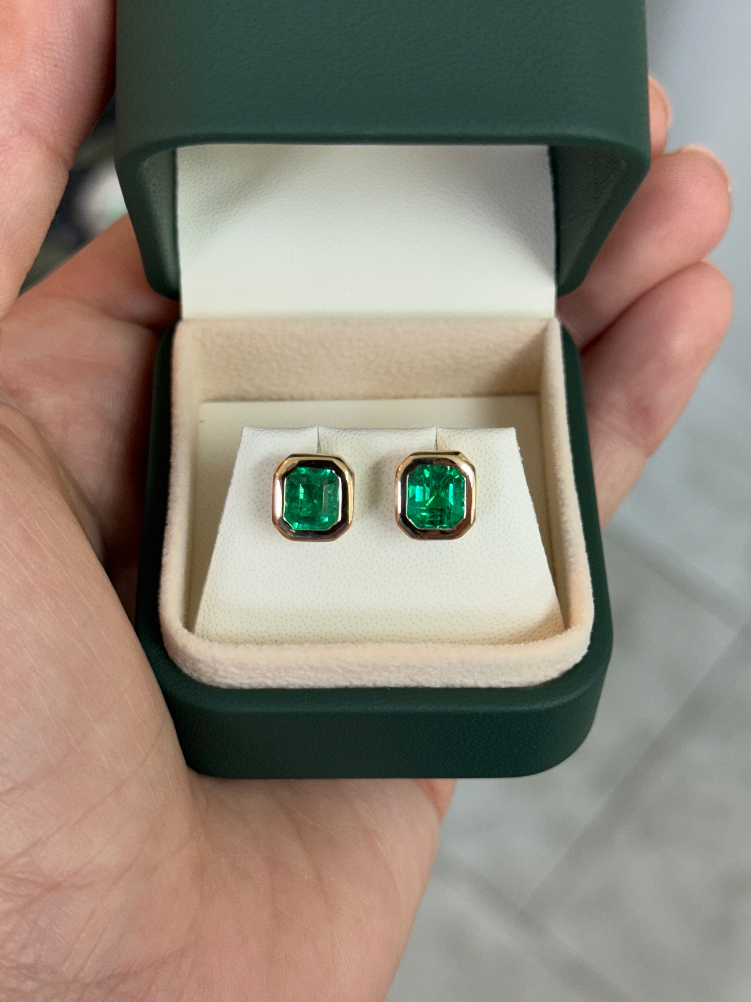 2.40tcw AAA+ Chunky Bezel Asscher Cut Colombian Emerald 18K