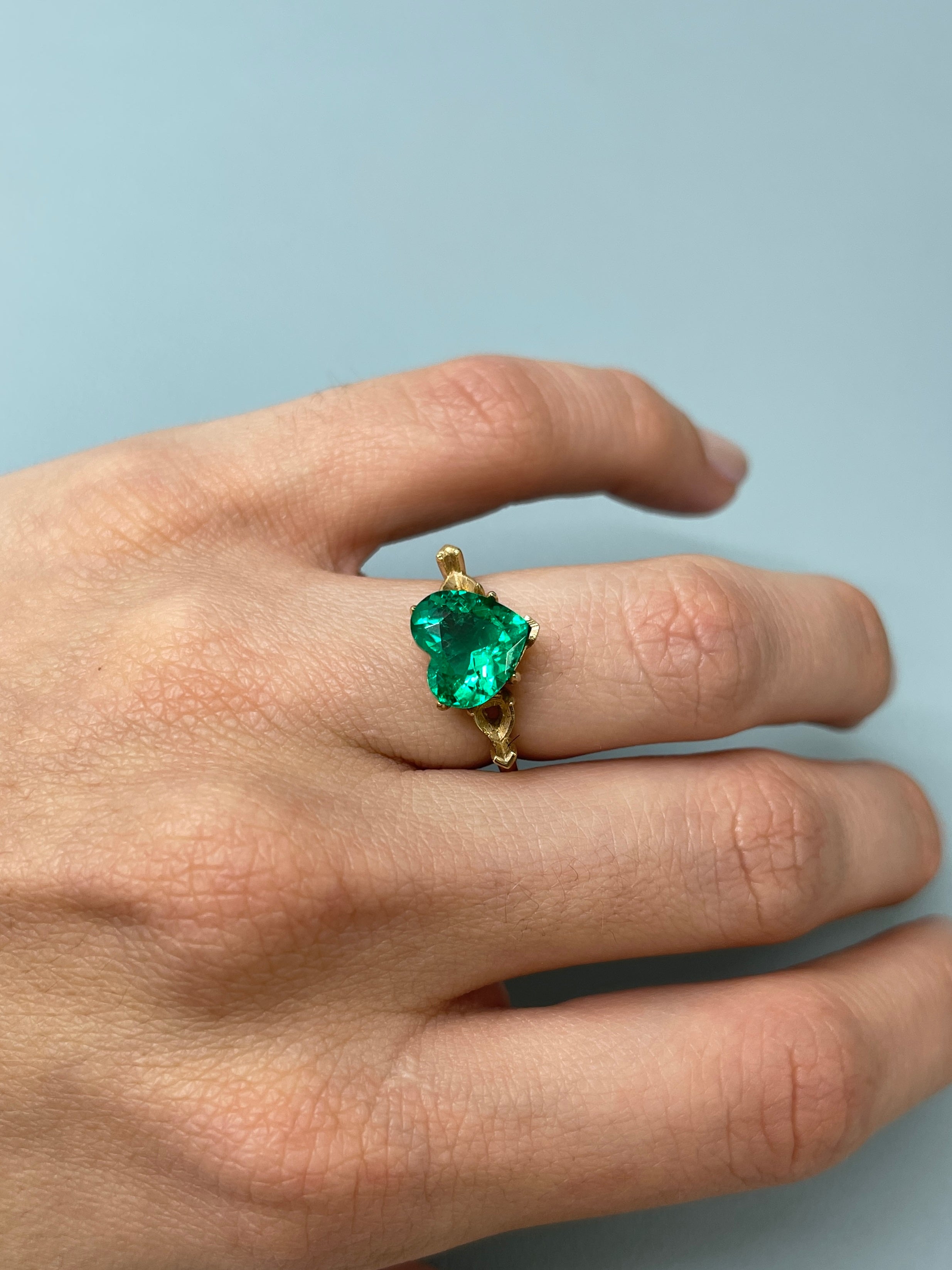 Vivid green 2.68 Carat Colombian Emerald loose heart-cut gemstone by JR Colombian Emeralds, natural AAA+ quality.