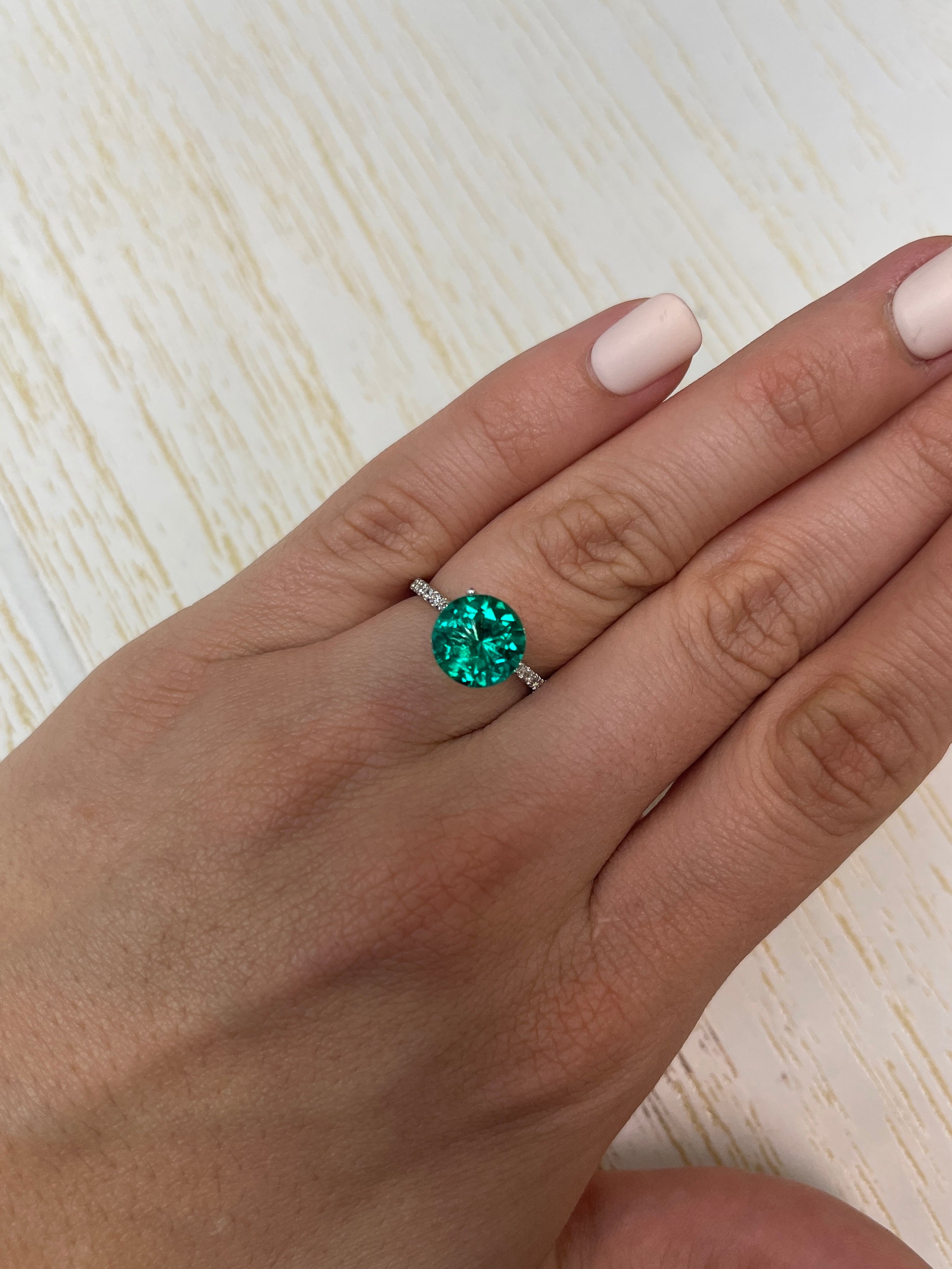 2.71 carat AAA+ Colombian emerald loose gemstone with round cut and oil-like luster, natural and high-quality from JR Colombian Emeralds