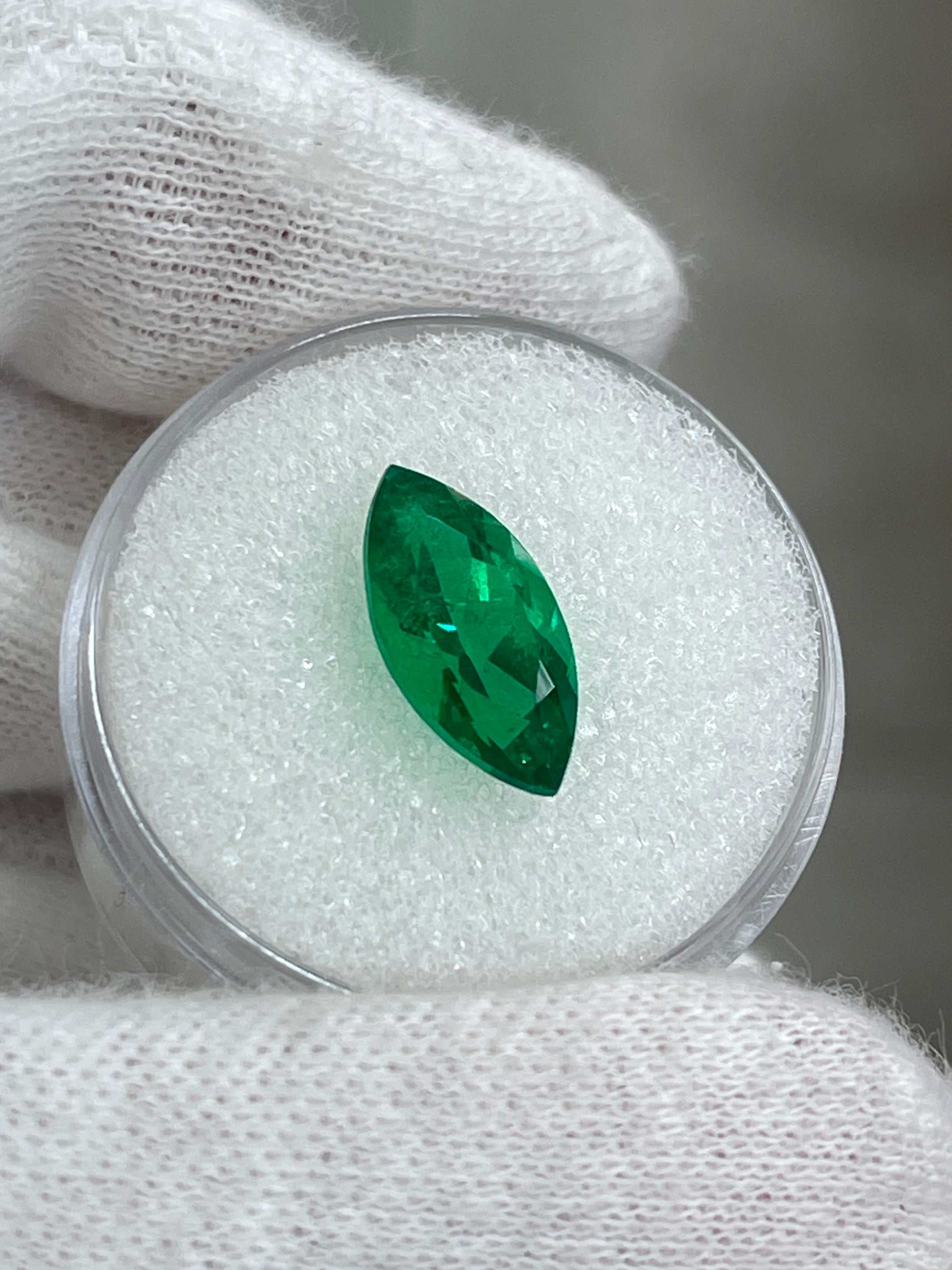 2.75cts 14x7 AAA+ Natural Colombian Green Emerald Marquise Cut - JR Colombian Emeralds