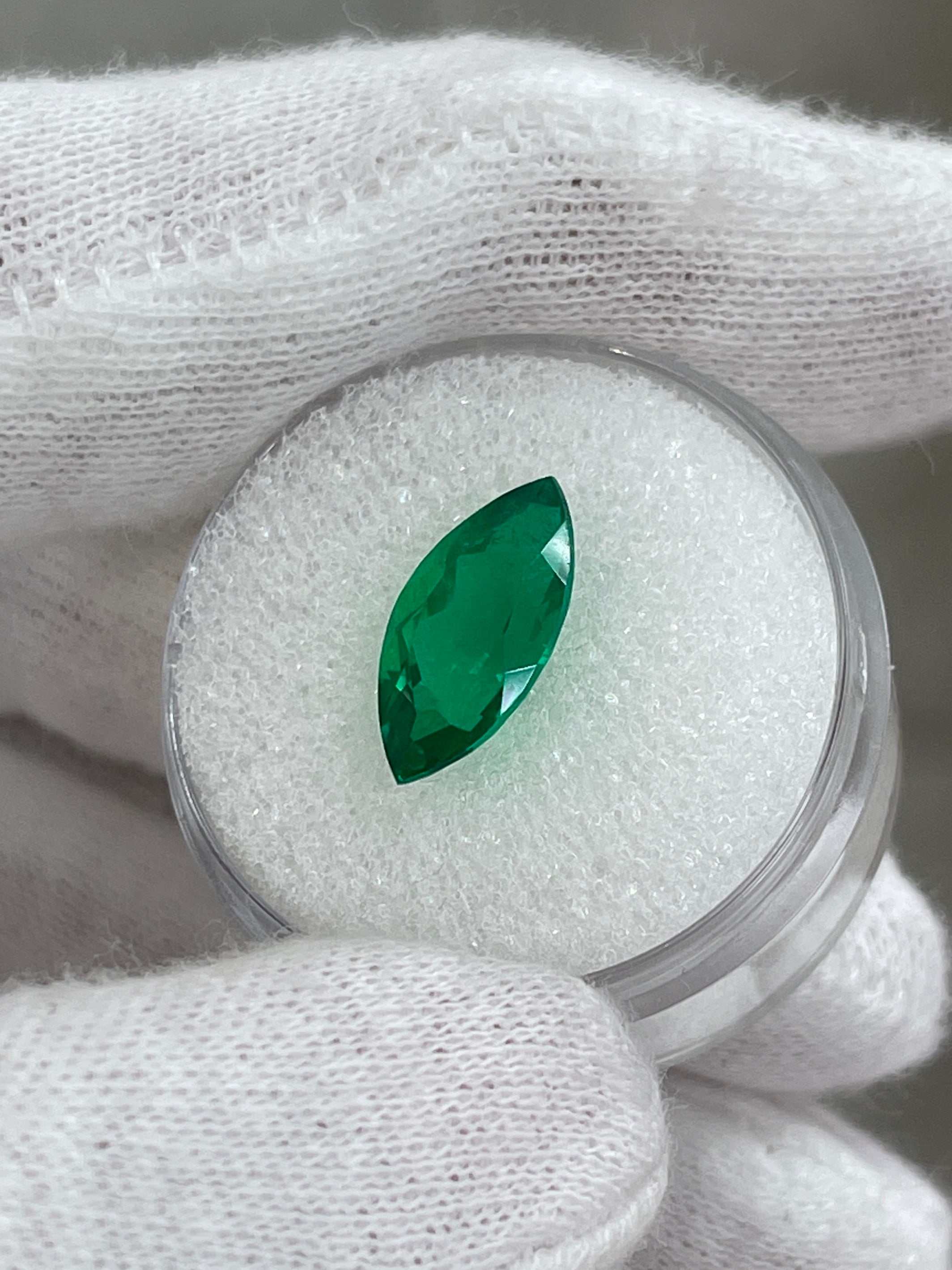 2.75cts 14x7 AAA+ Natural Colombian Green Emerald Marquise Cut - JR Colombian Emeralds