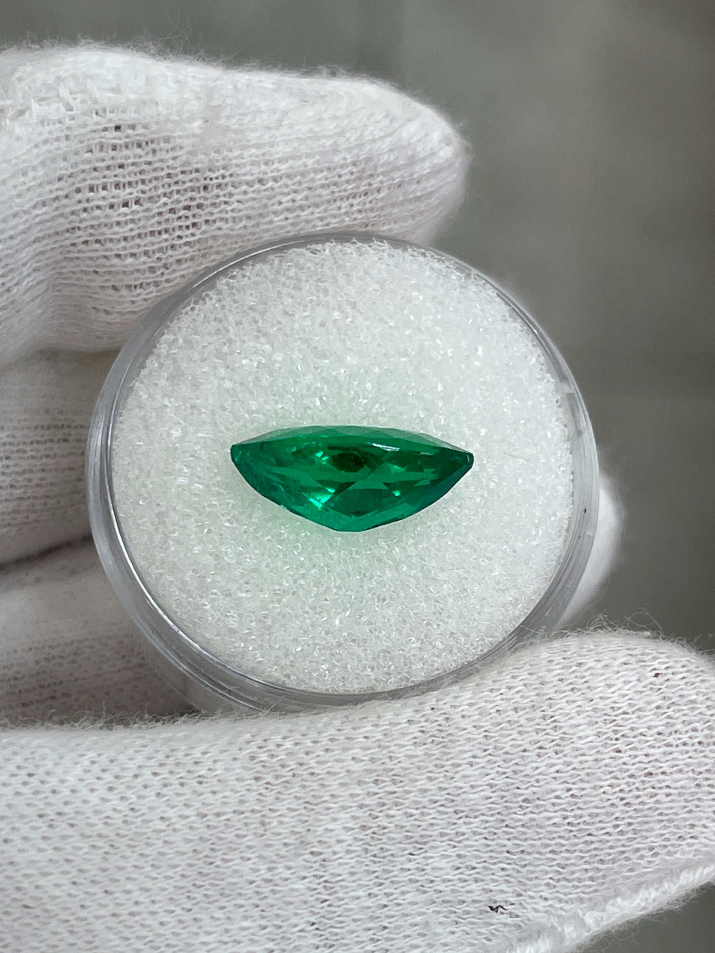 2.75cts 14x7 AAA+ Natural Colombian Green Emerald Marquise Cut - JR Colombian Emeralds