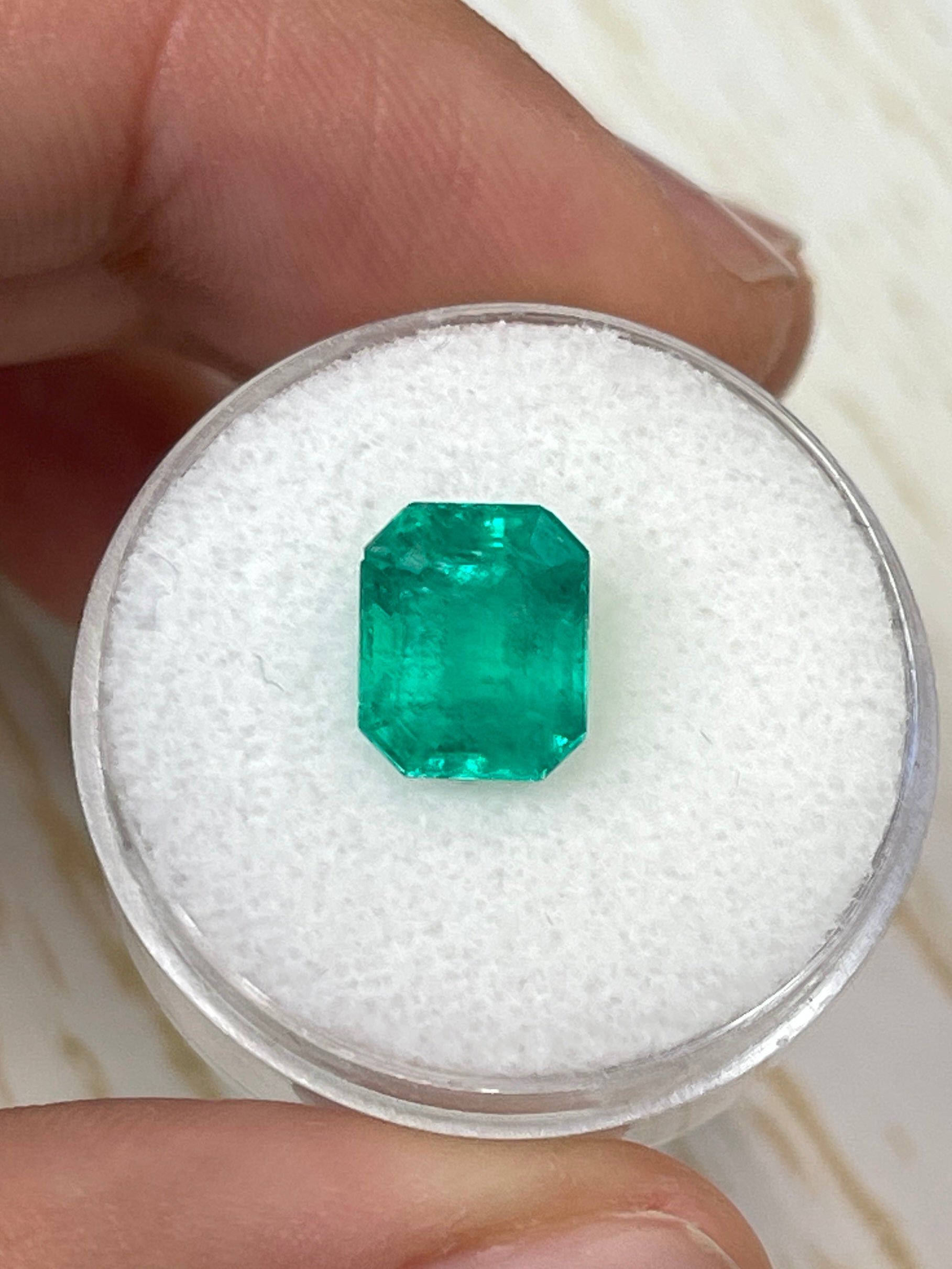Stunning 2.93 carat natural Colombian emerald loose gemstone with emerald cut, showcasing vibrant green color and clarity.