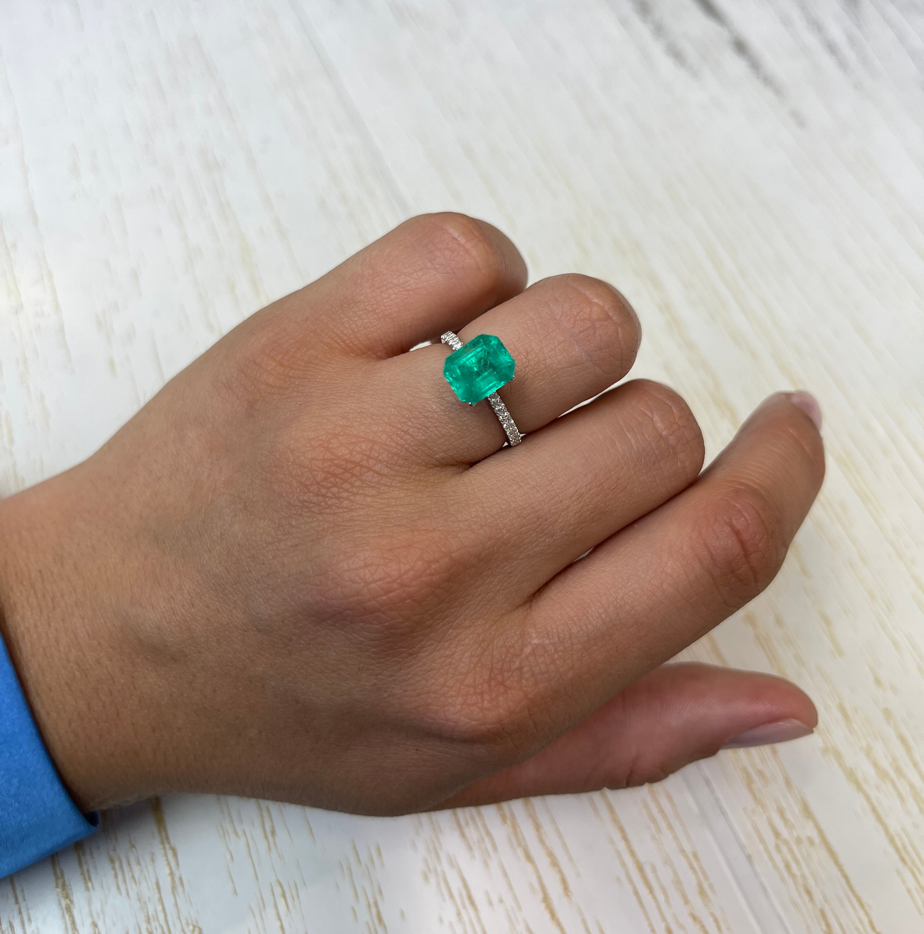 2.93-carat natural Colombian emerald loose gemstone in emerald cut, showcasing vibrant green color and clarity.