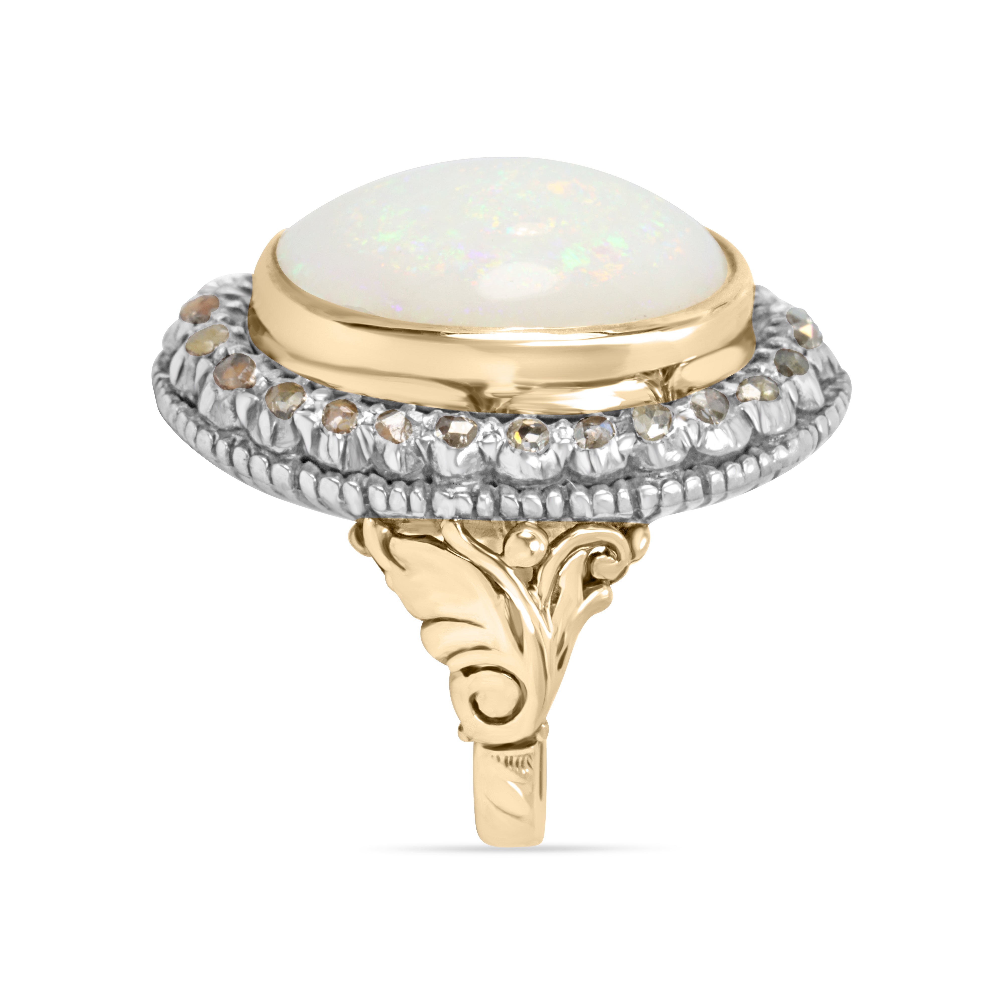 Anello vittoriano di grande effetto con opale antico e diamanti, 21,60 carati, oro 14 carati, anni 1900