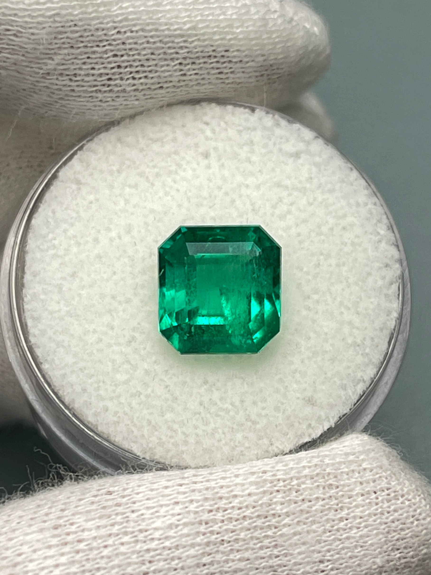 3.06 carat AAA+ GIA certified Muzo green Colombian emerald loose Asscher cut gem by JR Colombian Emeralds
