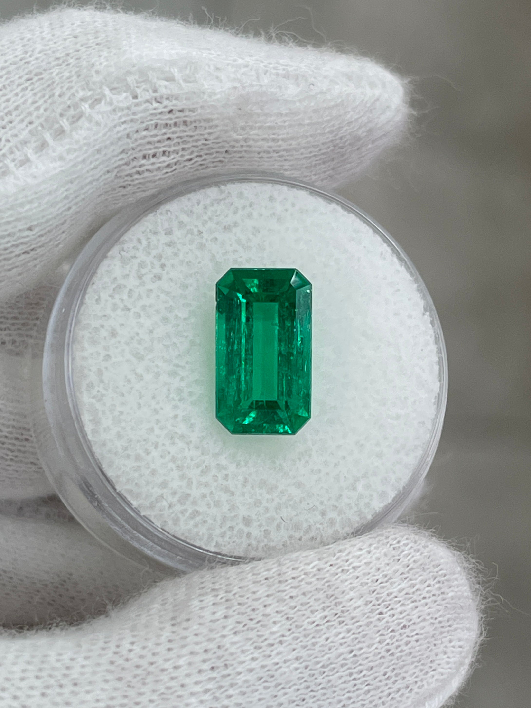 3.10 carat AAA+ Colombian emerald loose gemstone with elongated emerald cut, natural minor oil finish from JR Colombian Emeralds.
