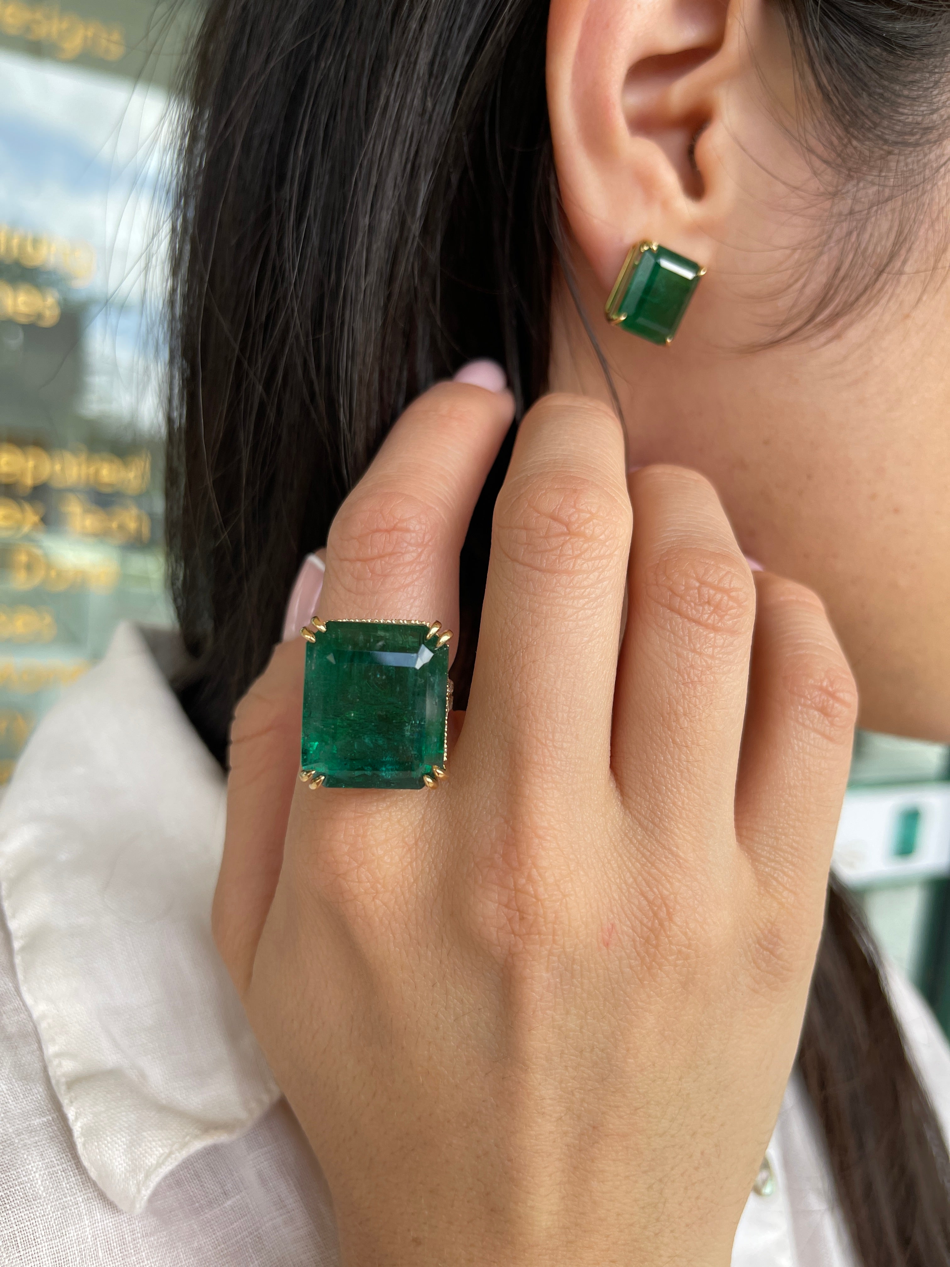 37.28 carat XXL Natural Emerald Solitaire with Diamond Hidden Halo/Split Shank Statement Ring 18K - JR Colombian Emeralds