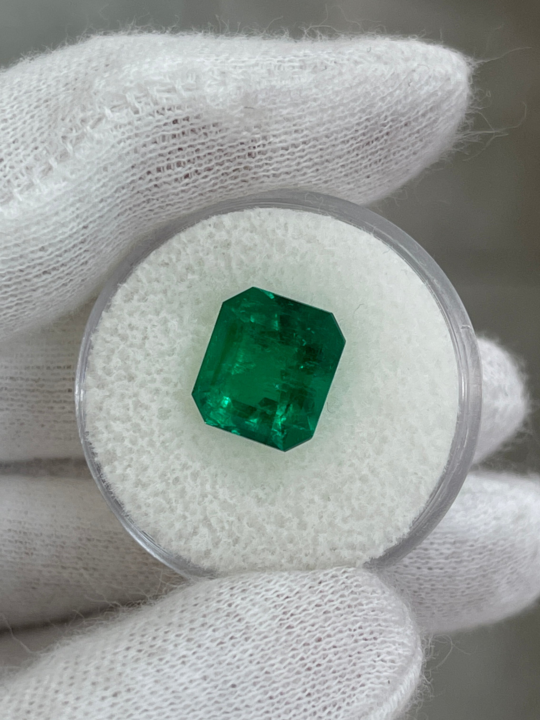 Vivid 4.16 Carat AAA Minor Oil Colombian Emerald in Asscher cut, natural loose gemstone from JR Colombian Emeralds.