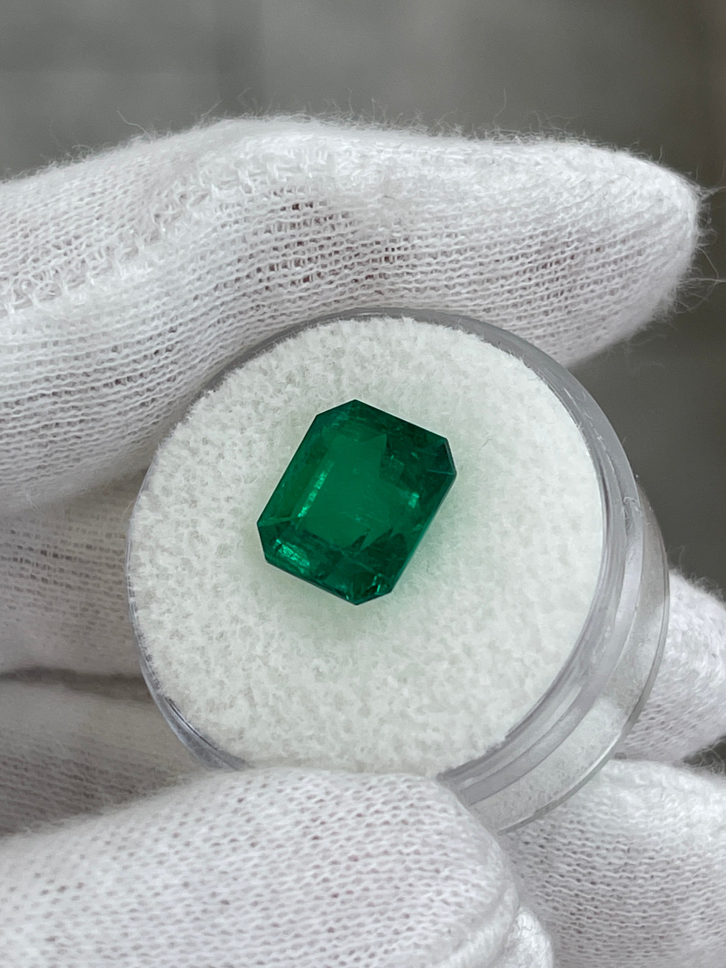Vivid 4.16 Carat AAA Minor Oil Colombian Emerald in Asscher cut, natural loose gemstone from JR Colombian Emeralds.