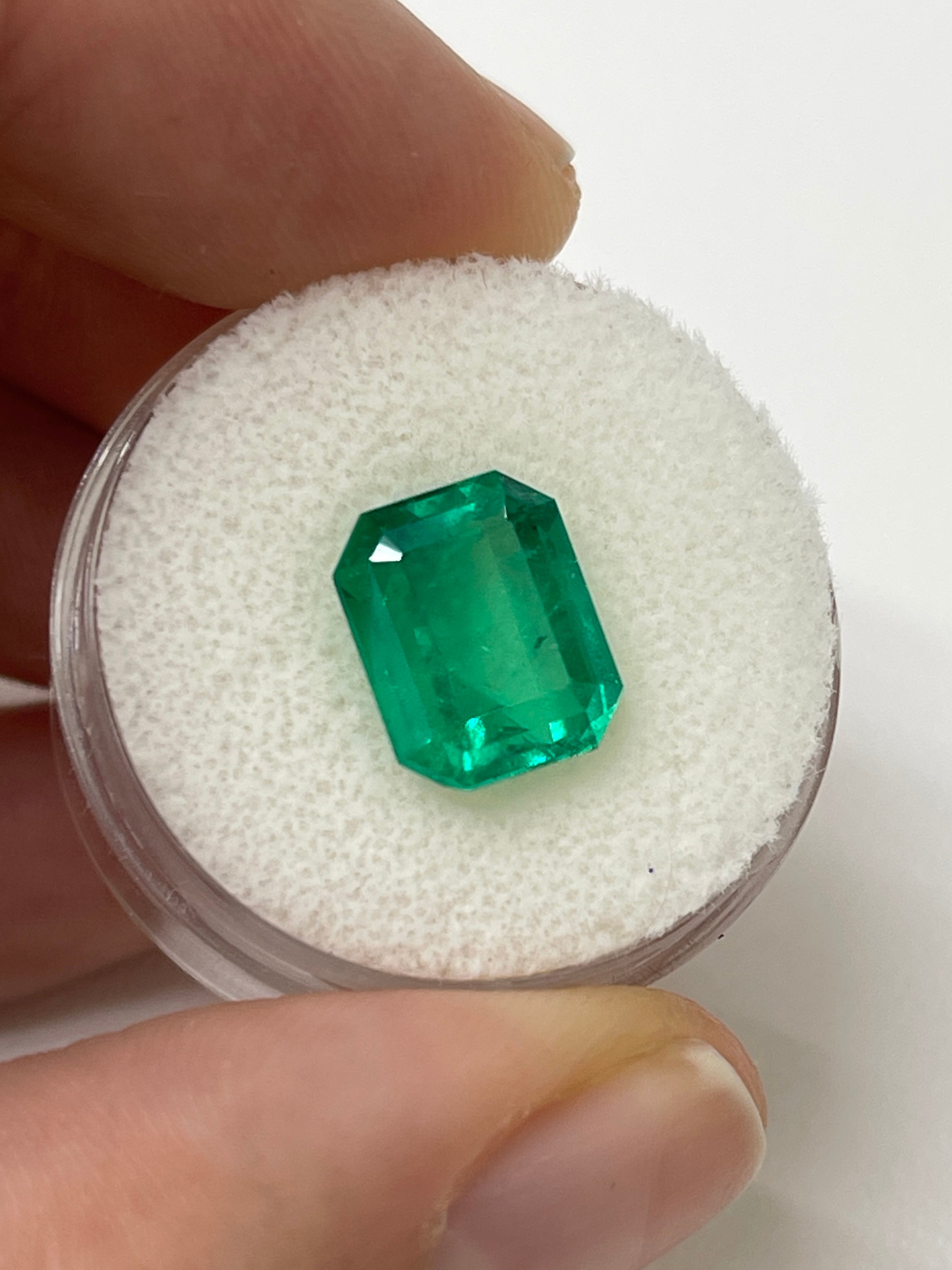 4.24 carat AAA+ Colombian green emerald cut loose gemstone from JR Colombian Emeralds, natural and vibrant green color
