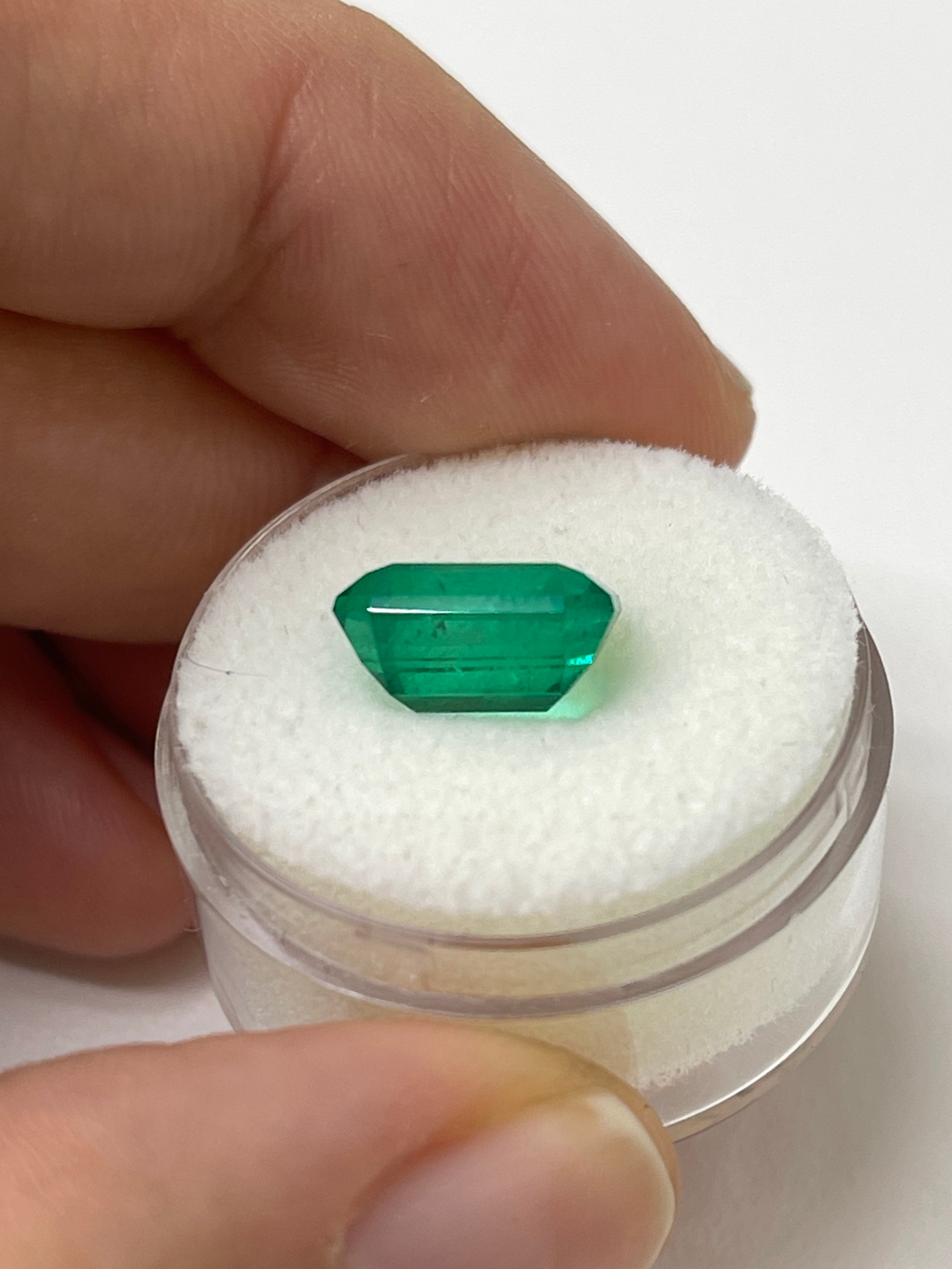 4.24 Carat AAA+ Colombian emerald cut loose green natural emerald from JR Colombian Emeralds, detailed view of the gemstone.