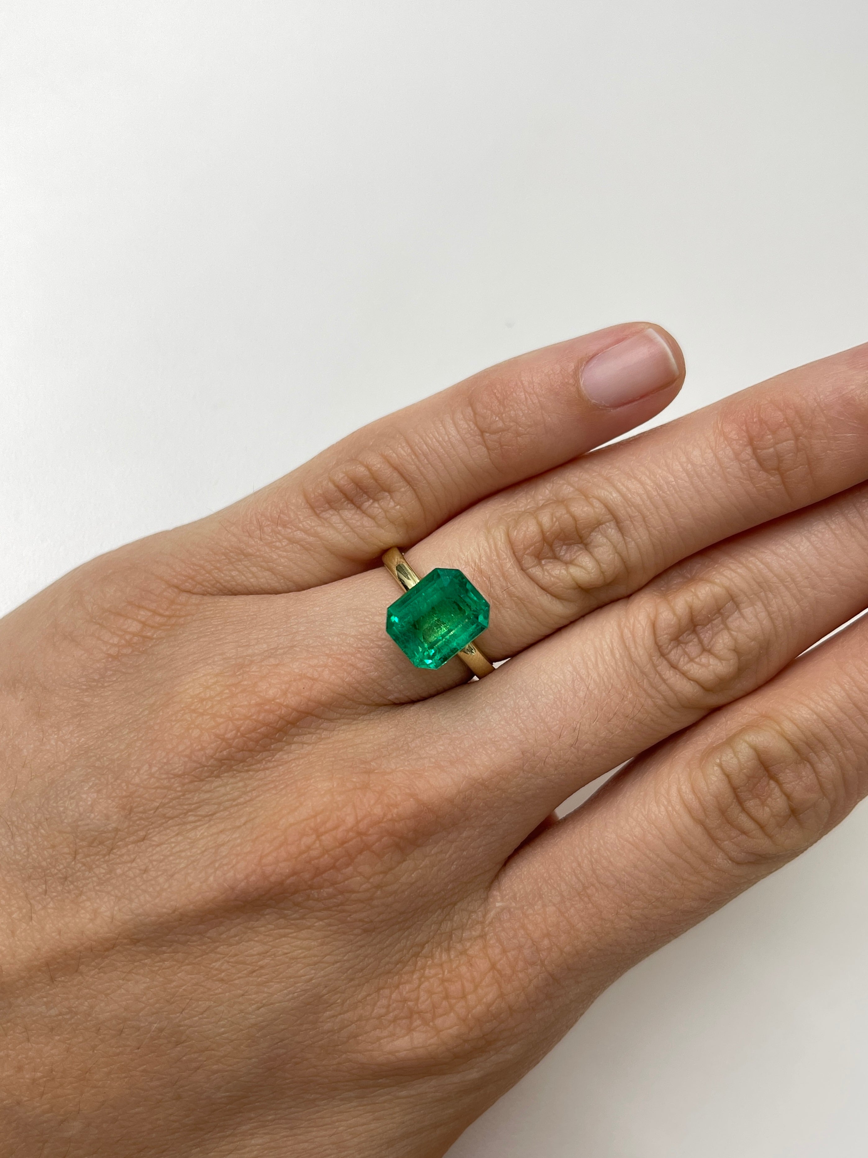 4.24 carat AAA+ Colombian emerald loose gemstone with an 11x9 mm classic green natural emerald cut, by JR Colombian Emeralds.