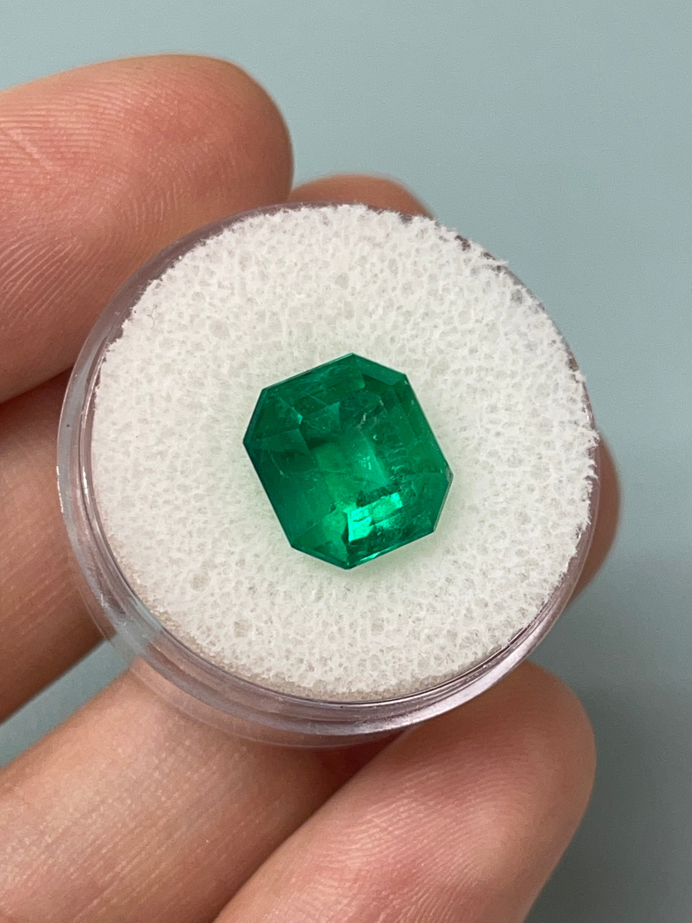 5.56 carat AAA Vivid Muzo Colombian emerald loose gemstone with emerald cut, vivid green color, natural and high-quality.