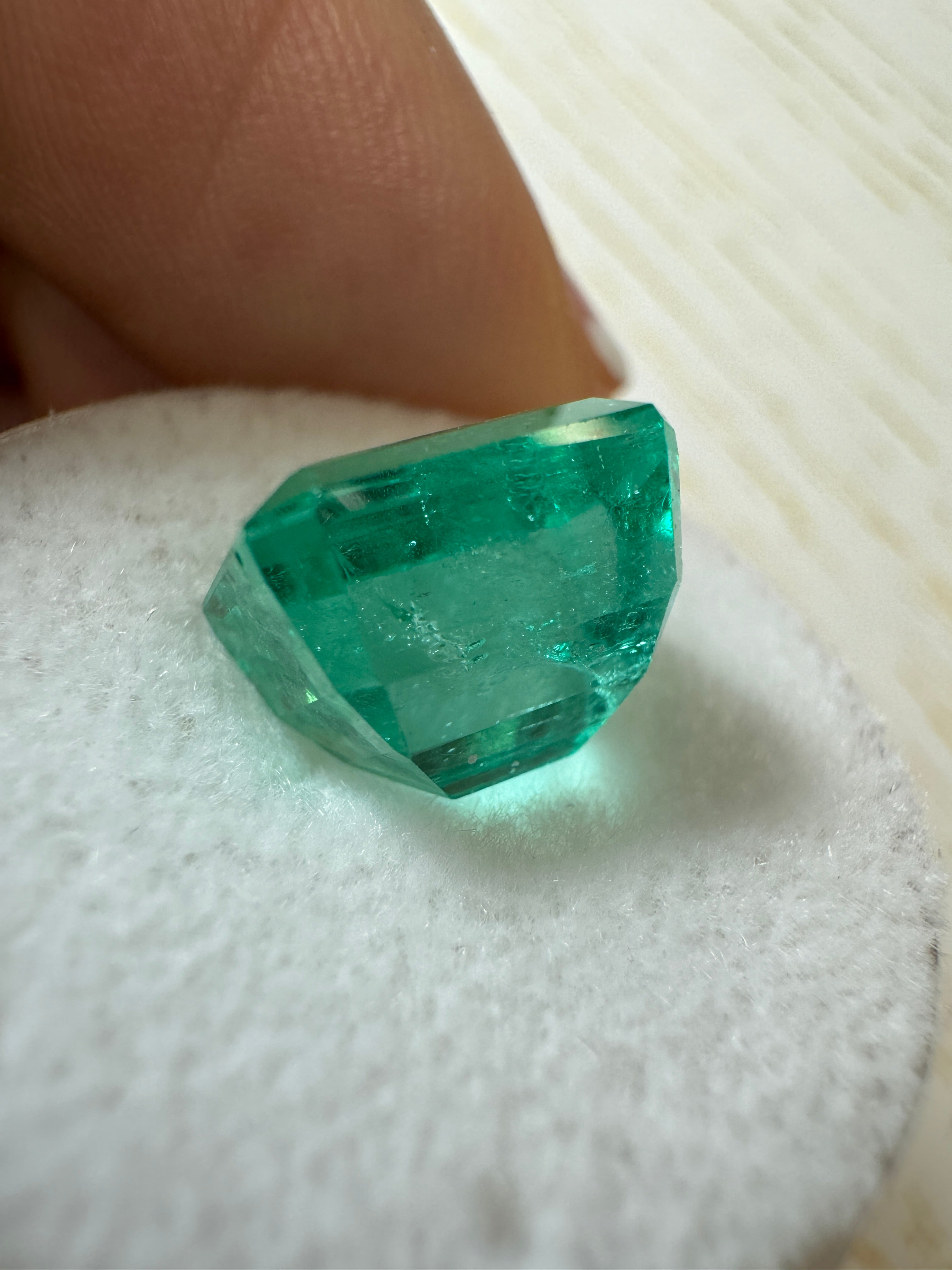 5.98 carat natural Colombian emerald loose gemstone with emerald cut, vibrant green color, and crystal-clear clarity.