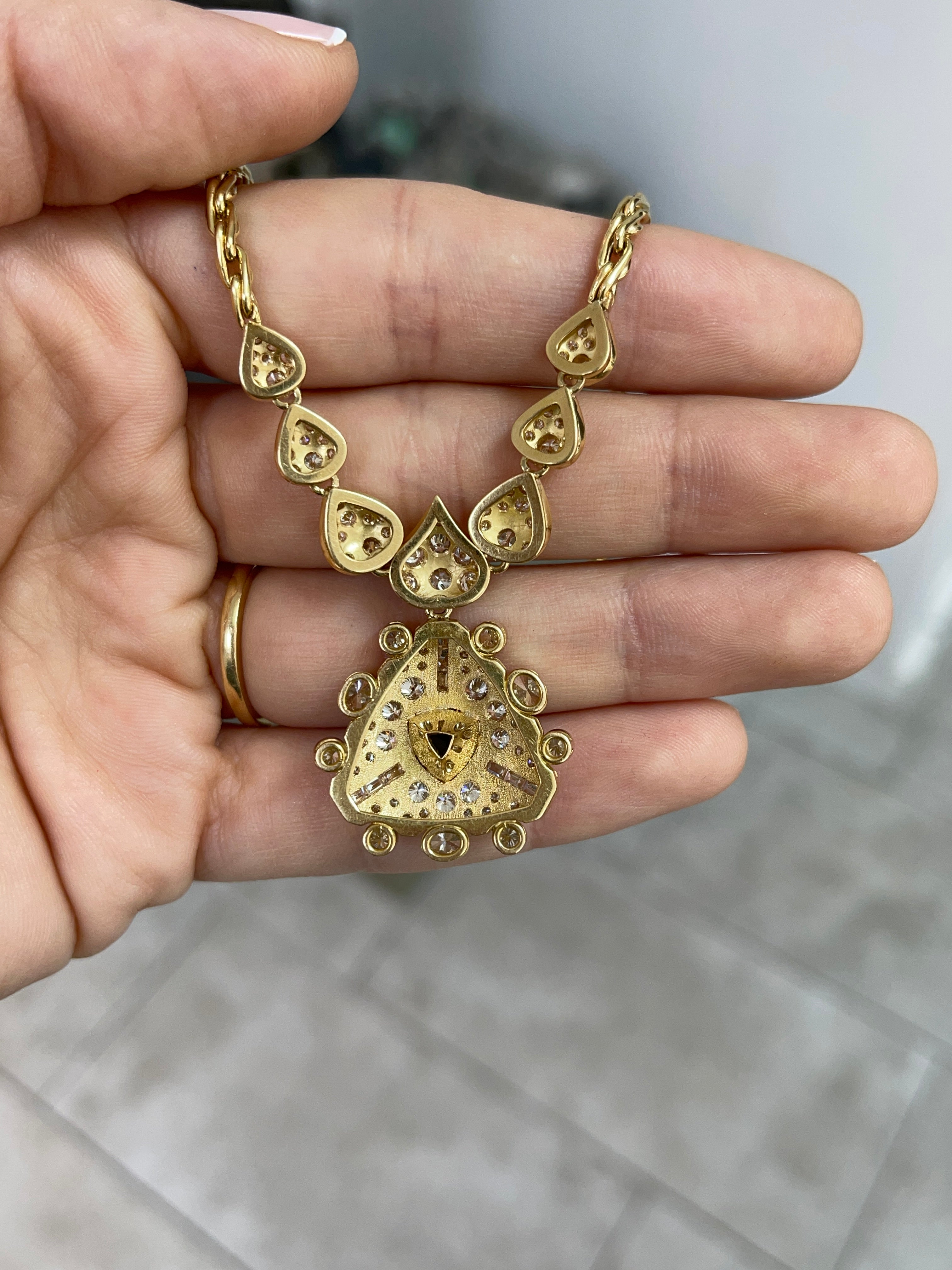 Vintage 1980s Colombian Emerald & Diamond Necklace 18K Gold – 6.28 TCW Trillion-Cut AAA Natural Emerald - JR Colombian Emeralds