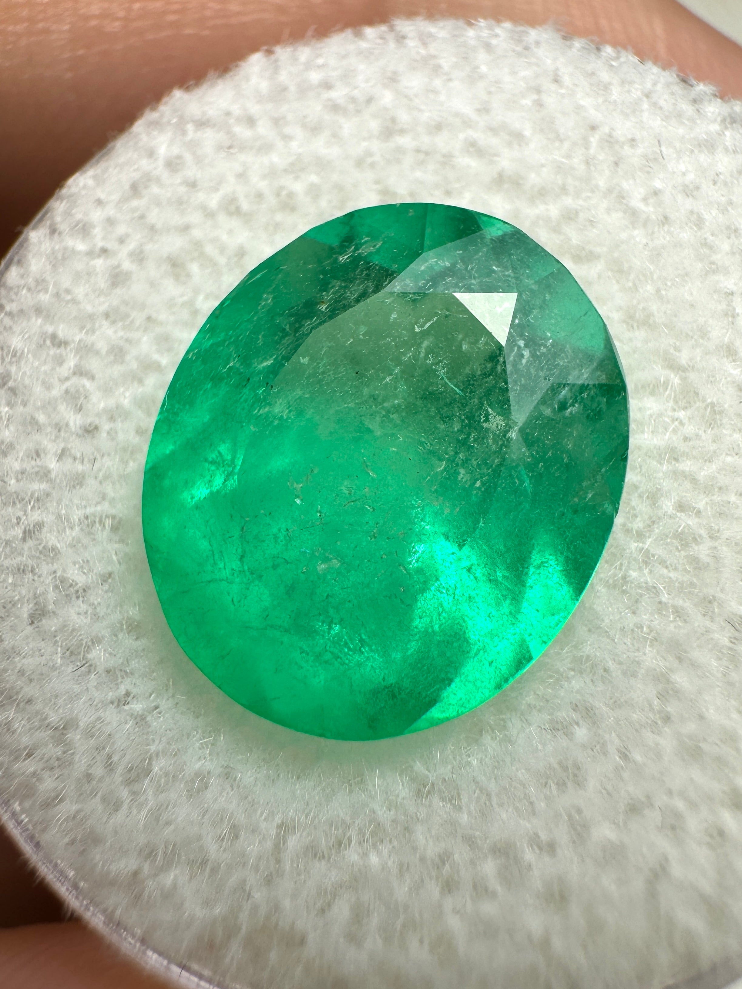 Neon green natural Colombian emerald loose oval-cut gemstone, 6.35 carats, from JR Colombian Emeralds.