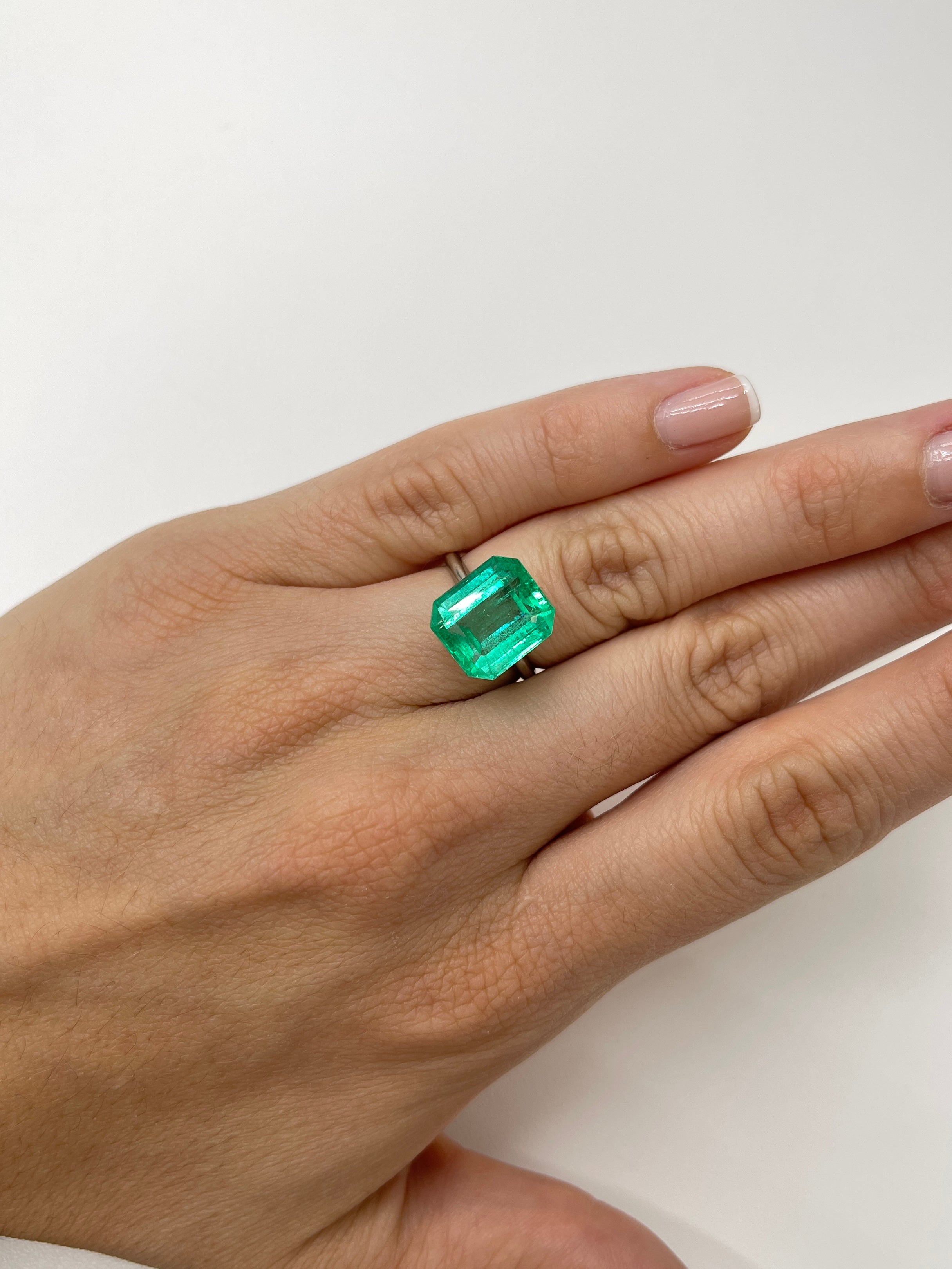 8.33 carat Colombian emerald cut loose emerald from JR Colombian Emeralds, crystal clear with vibrant green color and rectangular shape.