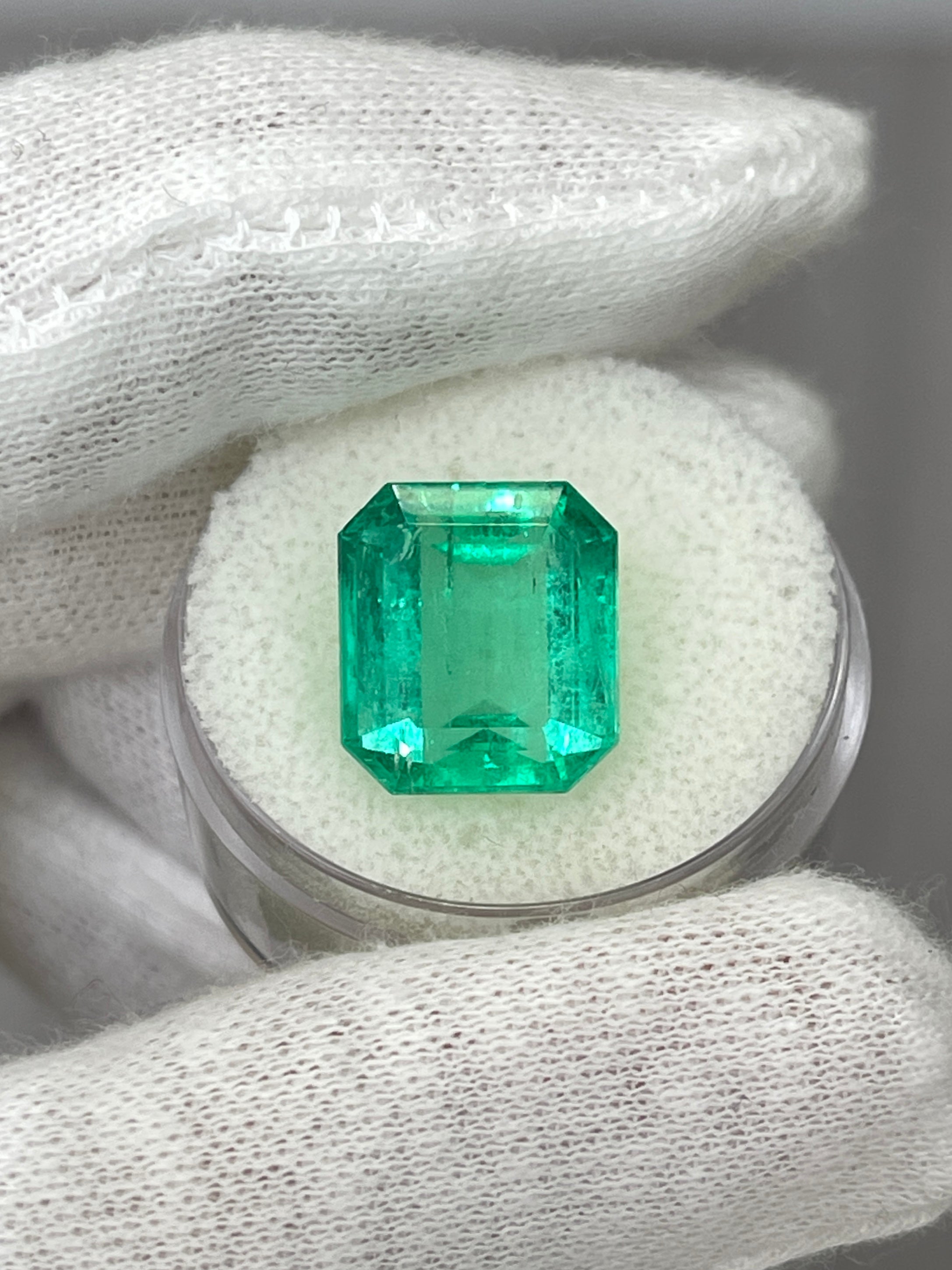 8.33 carat crystal-clear Colombian emerald cut loose emerald with vibrant green color and precise rectangular shape.