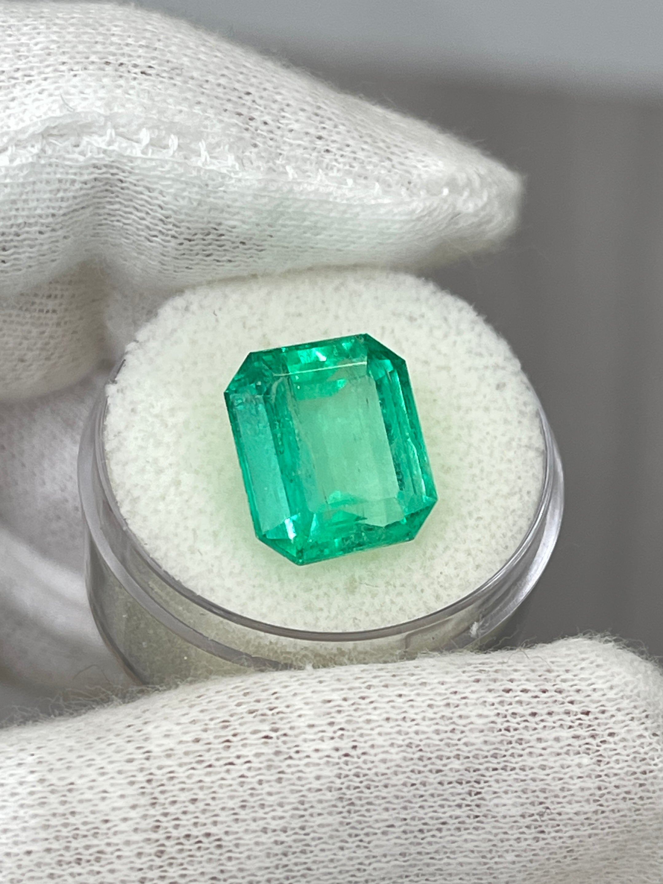 8.33-carat crystal-clear Colombian emerald cut loose gemstone with 13x11.5mm size from JR Colombian Emeralds