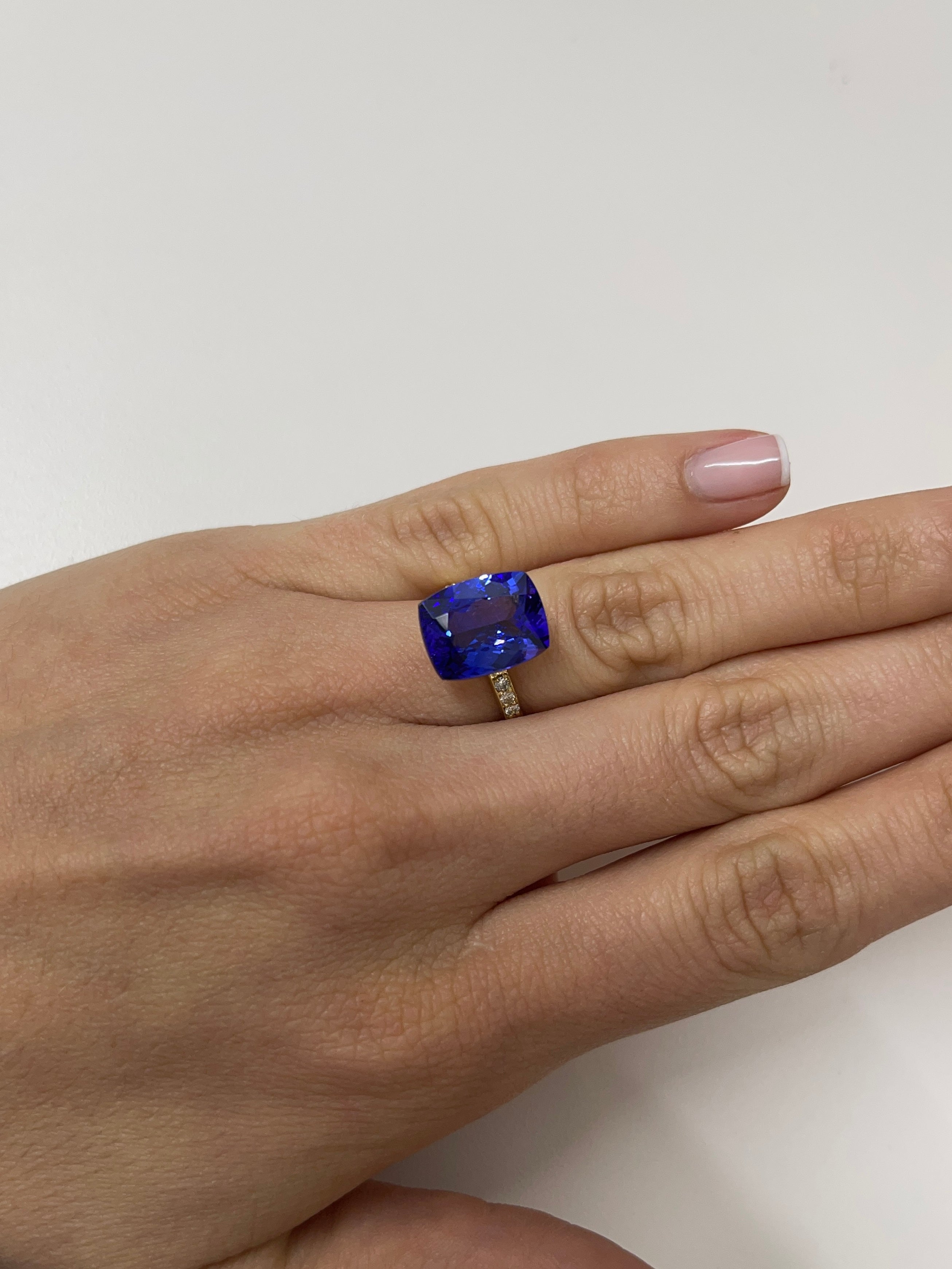 8.56 carat GIA natural violetish blue tanzanite loose cushion cut gemstone by JR Colombian Emeralds.