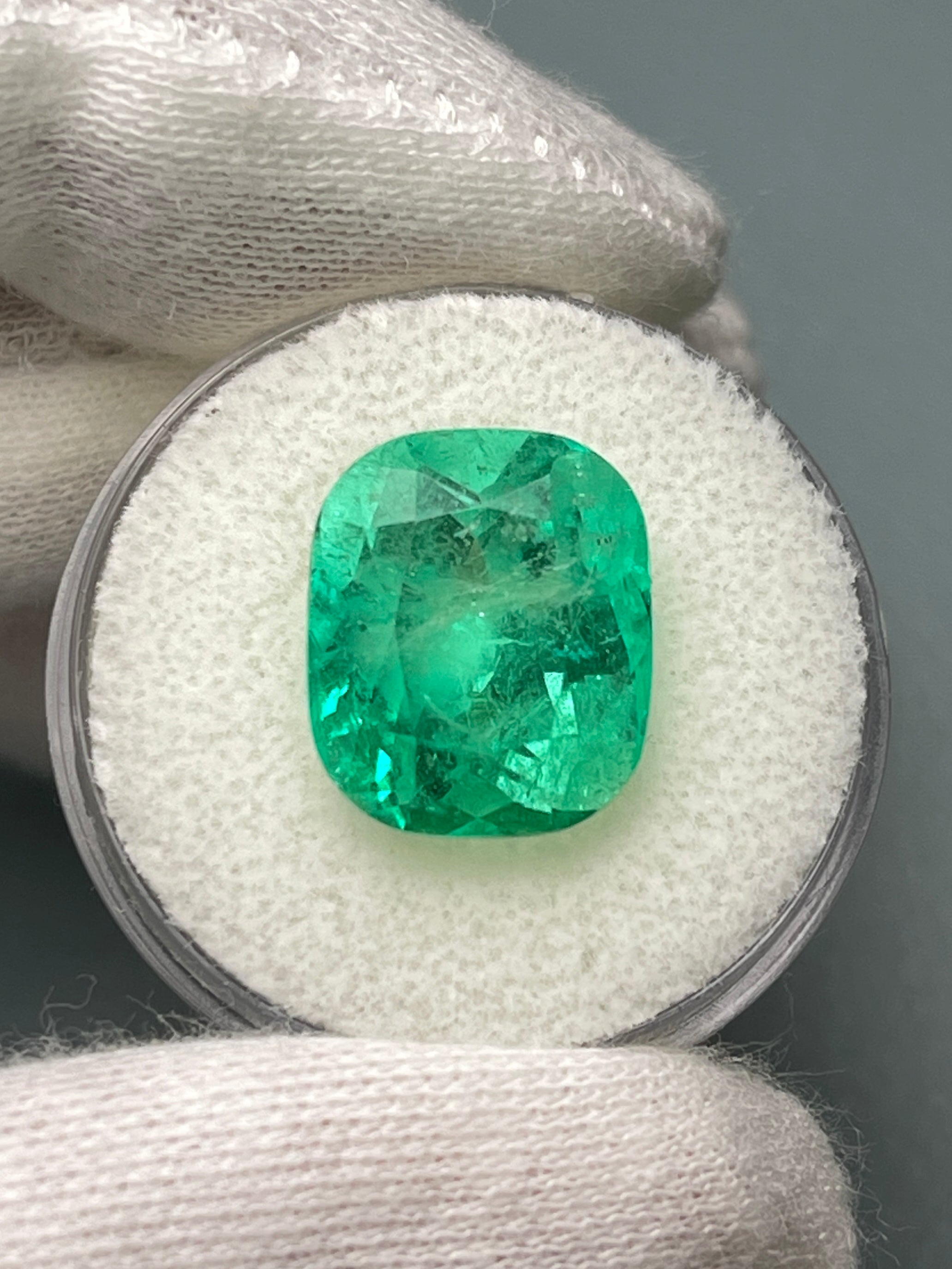 9.23 Carat Muzo Colombian emerald loose cushion cut in yellowish green, natural gemstone from JR Colombian Emeralds.