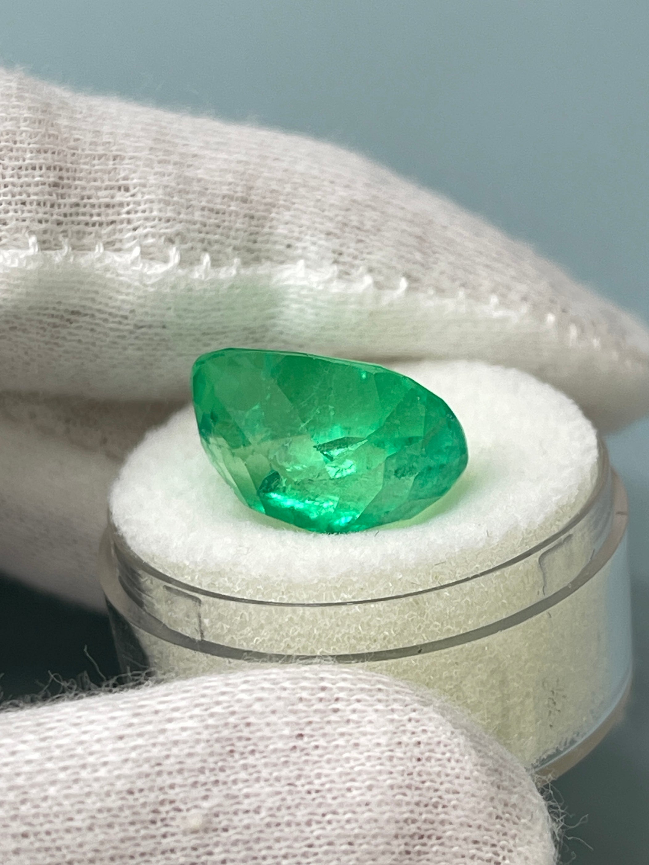 Large 11.50 carat yellowish Colombian emerald cushion cut with spready shape, natural Muzo gemstone from JR Colombian Emeralds