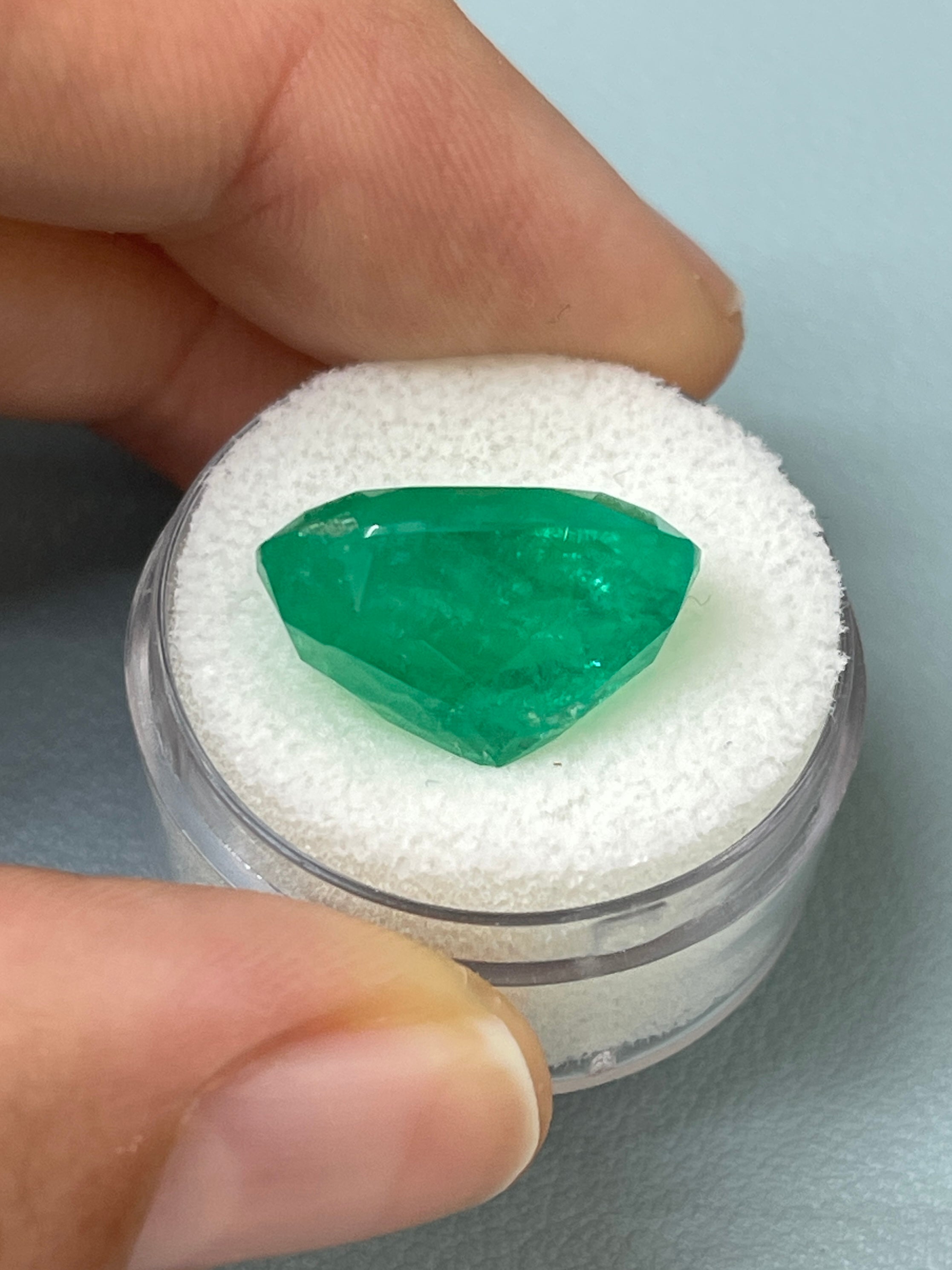 14.72 Carat 17.4x13.3 Grassy Green Natural Loose Colombian Emerald-Oval Cut - JR Colombian Emeralds