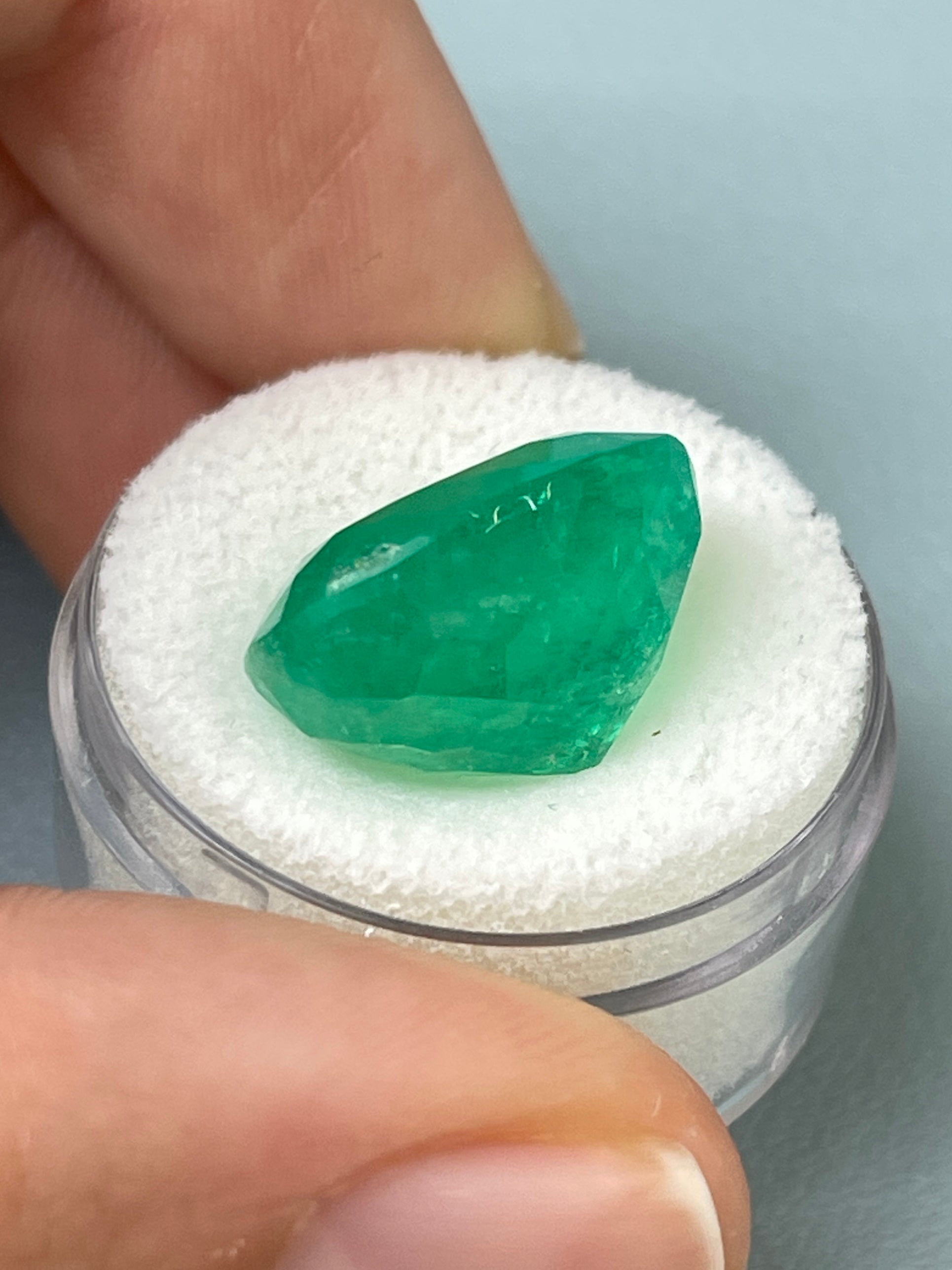14.72 Carat 17.4x13.3 Grassy Green Natural Loose Colombian Emerald-Oval Cut - JR Colombian Emeralds