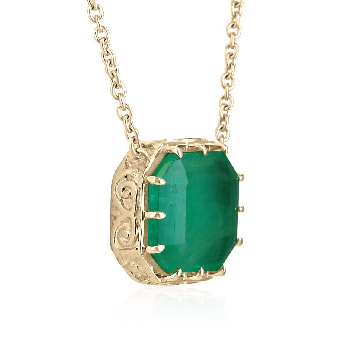 18ct Colombian emerald pendant features vintage Georgian inspired beauty