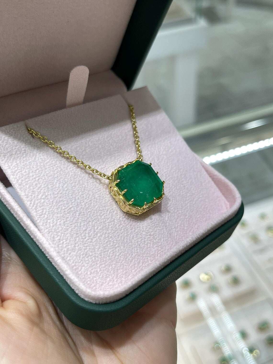18ct Colombian emerald pendant features vintage Georgian inspired beauty