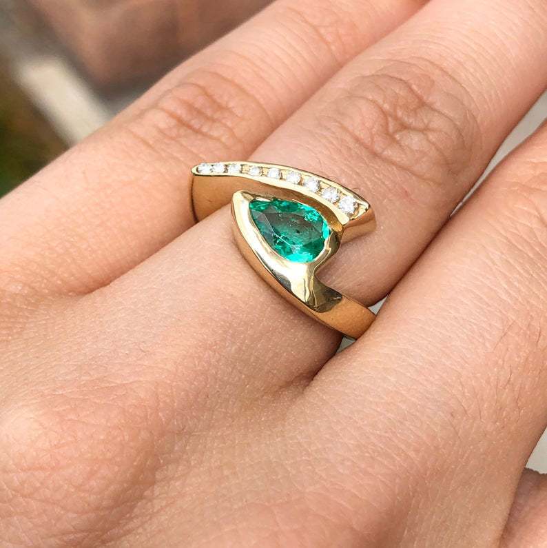 1.49tcw High Quality Pear Shape Genuine Emerald & Diamond Curved Statement Ring 14K Gold