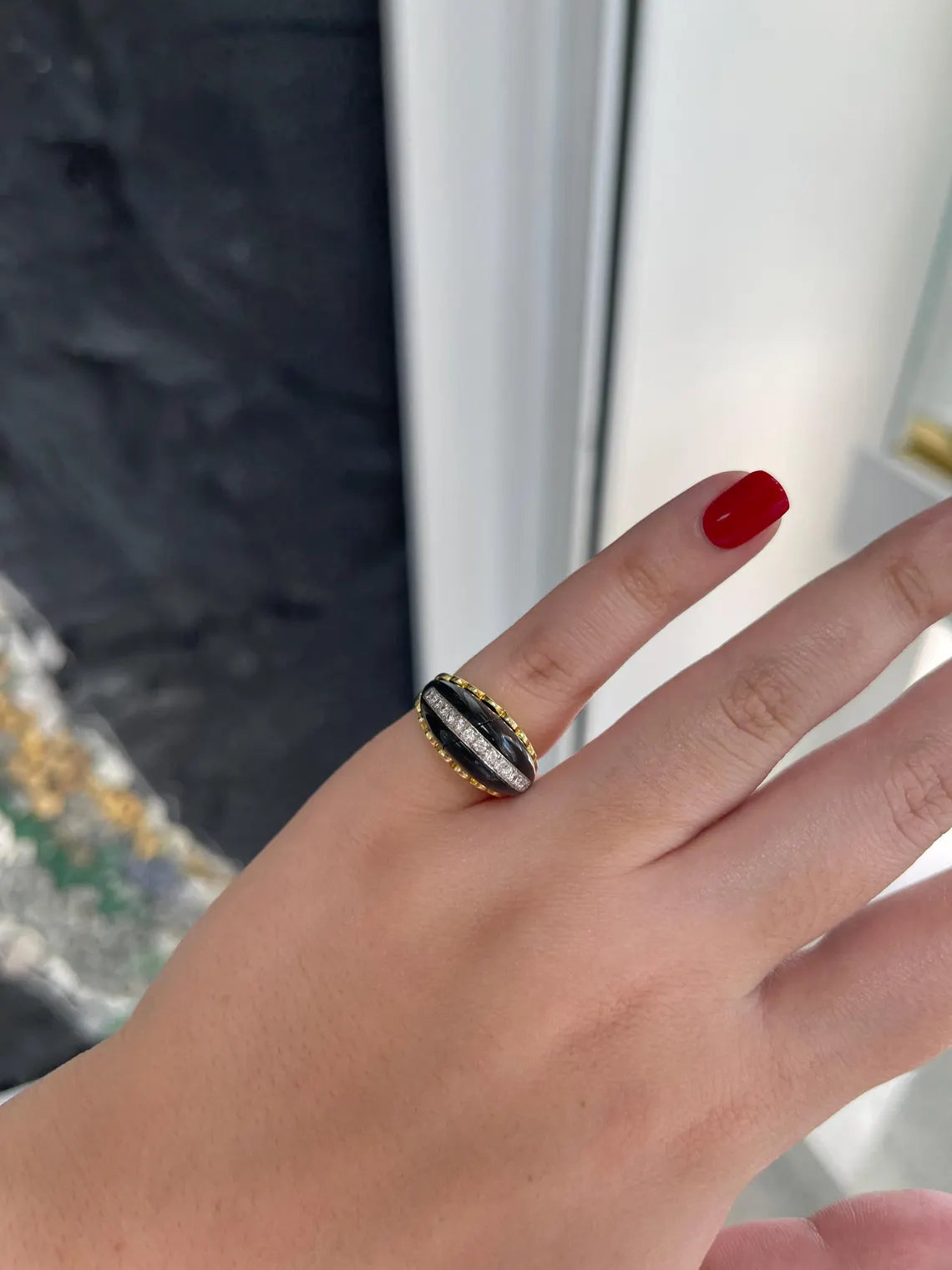 Anello vistoso in onice nero naturale da 0,00 ct con dettagli in pavé di diamanti