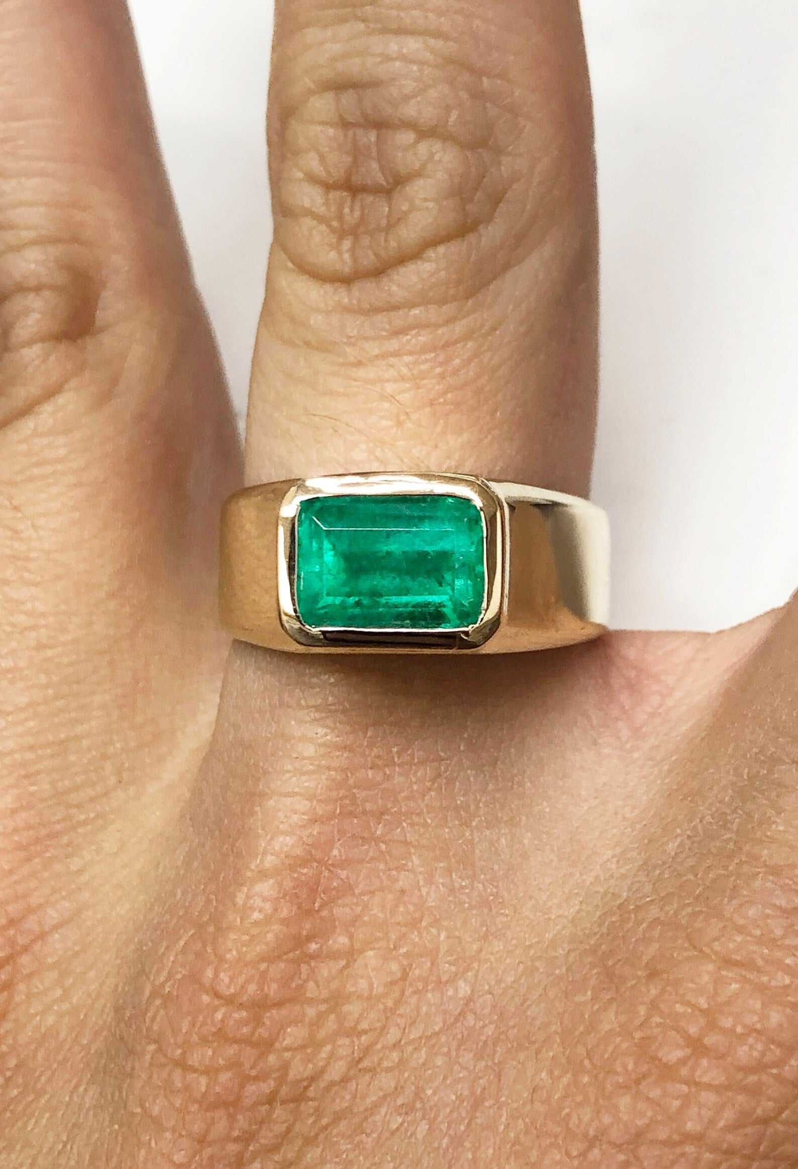 Anello solitario da uomo con smeraldo di grandi dimensioni, taglio "East to West", 3,20 carati, oro 18 carati
