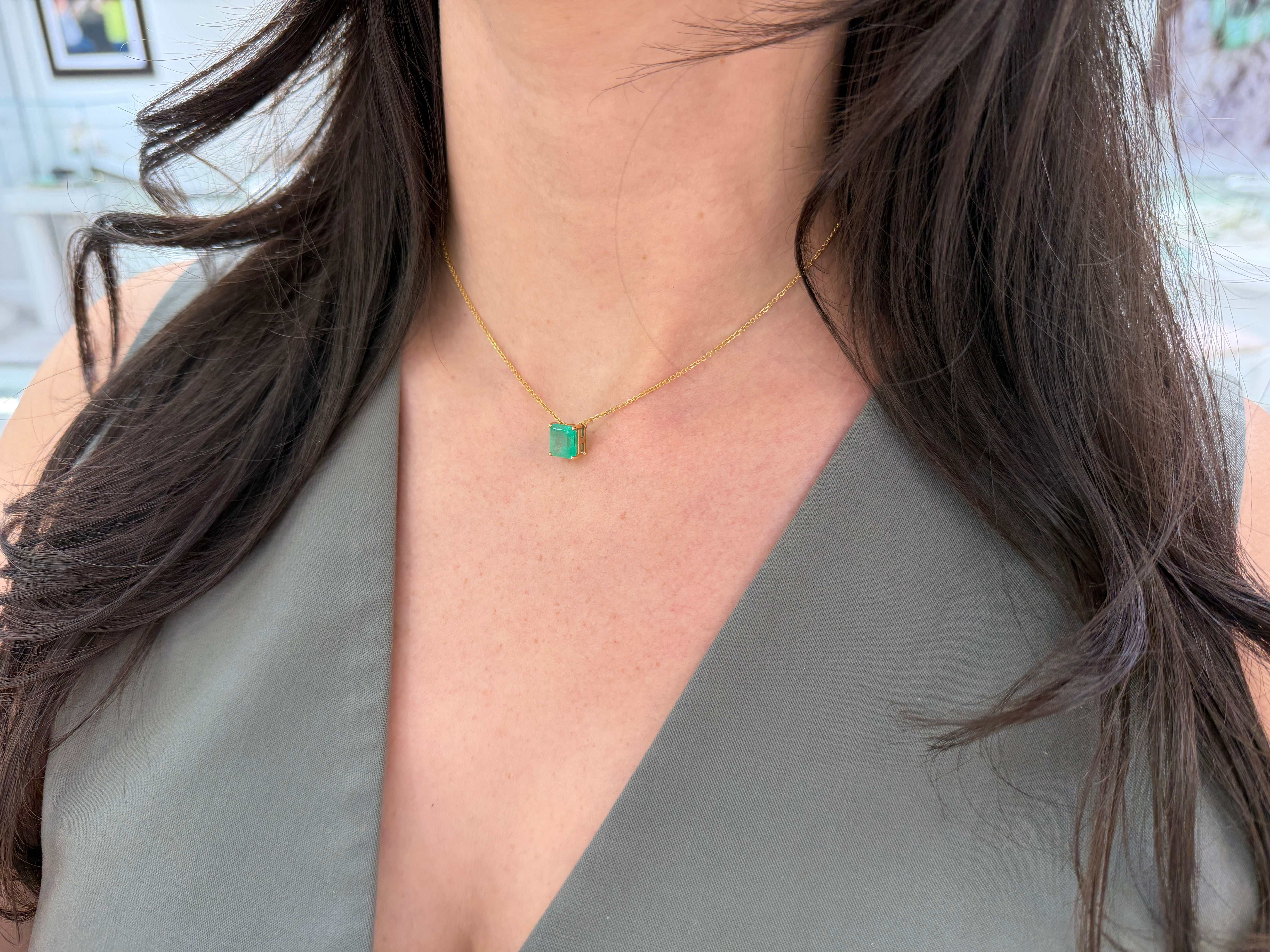 Asscher cut Colombian emerald sliding necklace with 3.0 carats in 14K gold by JR Colombian Emeralds.