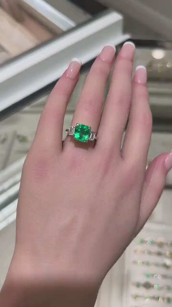 Luxurious Colombian Emerald Ring 18K Gold, 5.10tcw