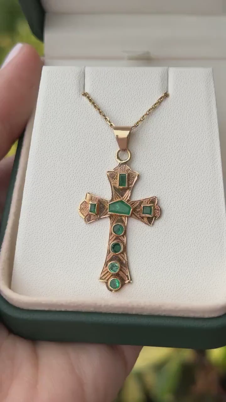 Elegant 18K Cross Pendant Featuring Natural Pre-Colombian Emeralds, 1.35 Carats