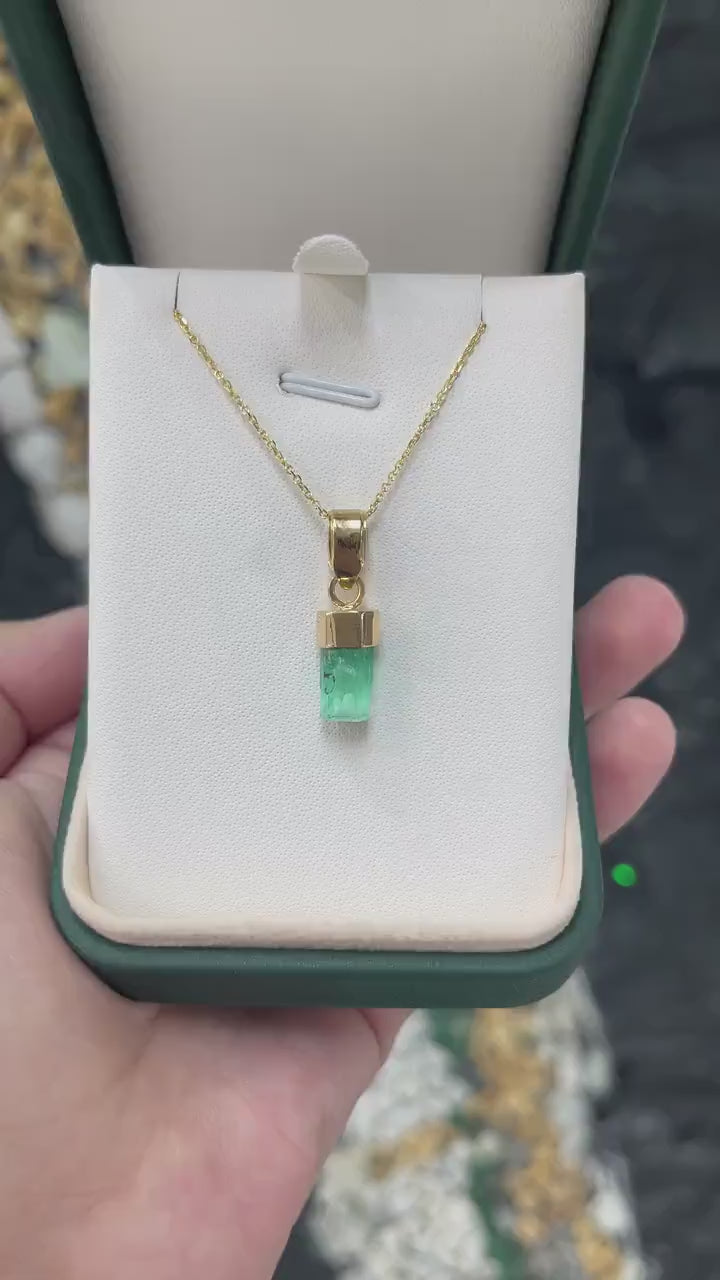 18K Yellow Gold Pendant with 3.11ct Terminated Colombian Green Emerald