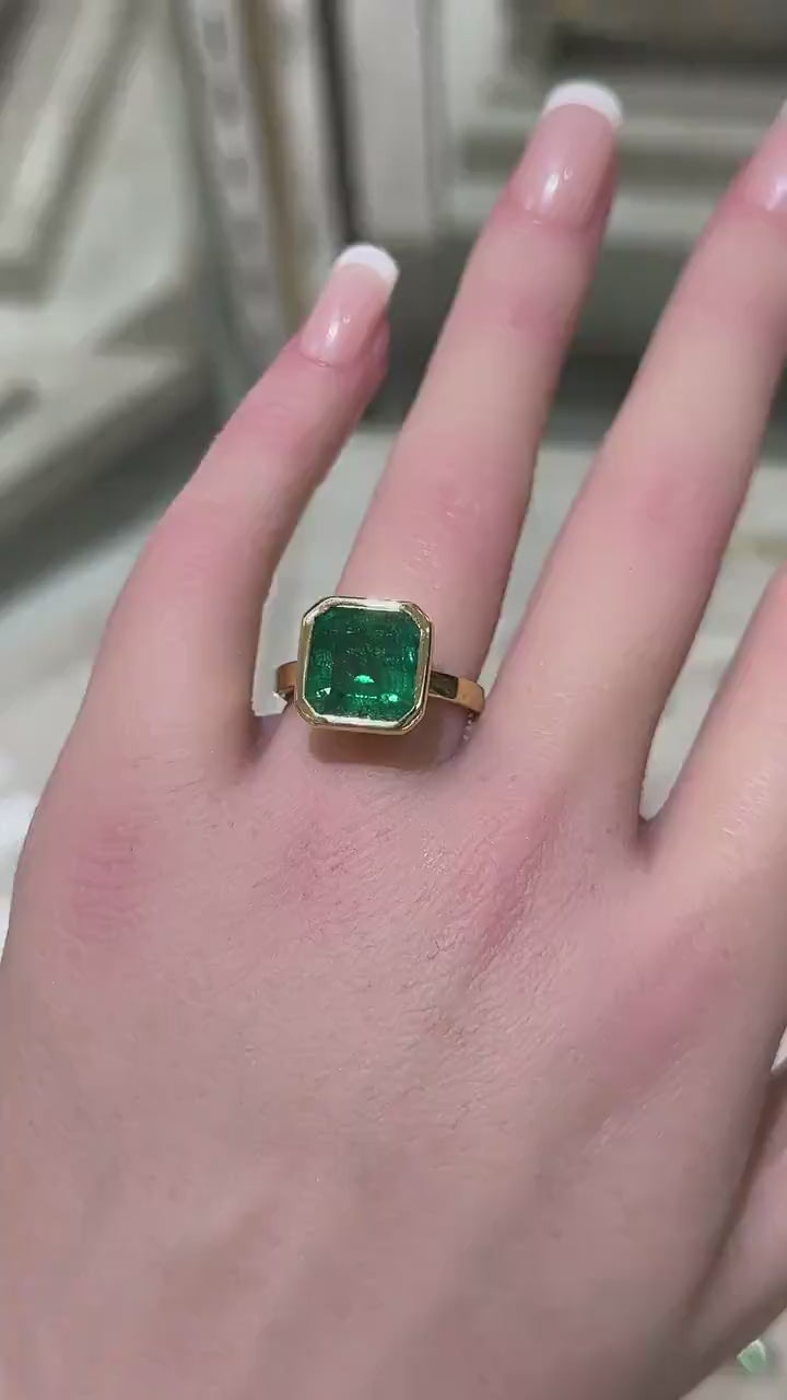 Large Dark Green Asscher Cut Emerald Engagement Ring in 18K 750 Gold, 6.08ct