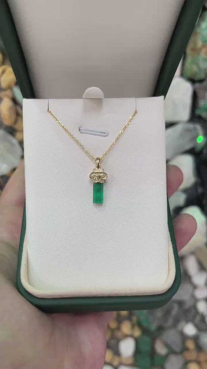 14K Yellow Gold 1.06 Carat Vivid Green Colombian Emerald Crystal Necklace