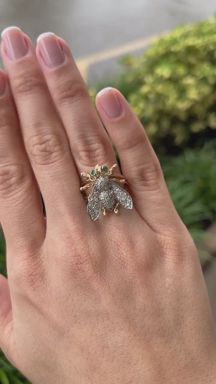 Elegant 0.06-Carat Bee Ring in 14K Two-Toned Gold with Emerald Eyes and Diamond Accents