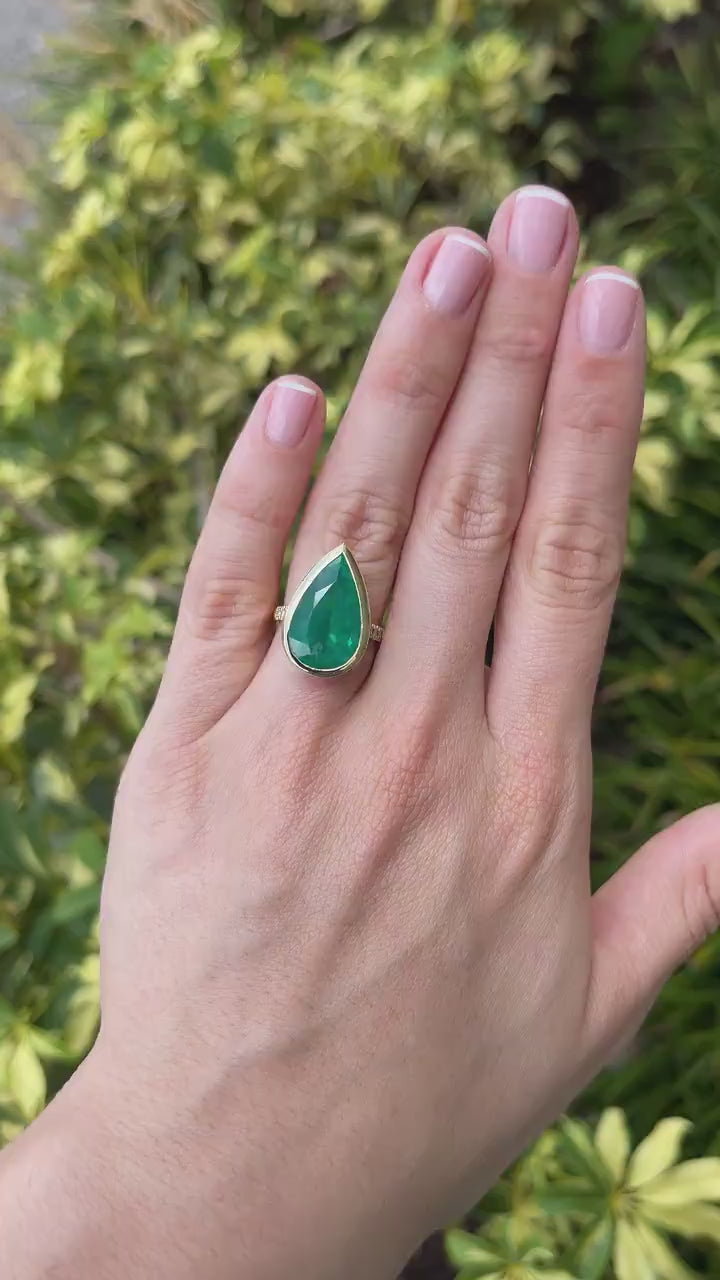 Rich Green Pear-Cut Emerald & Diamond Ring in 18K Gold, 10.30tcw Bezel Set