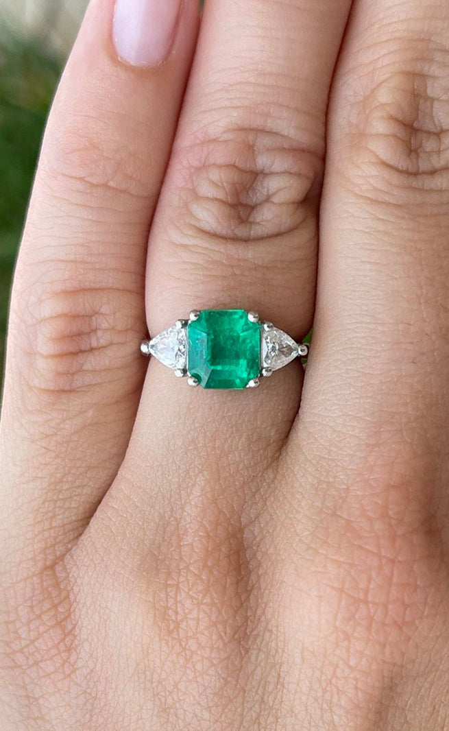 Triple A Luxurious 18K White Gold Three Stone Colombian emerald Ring 2.80tcw