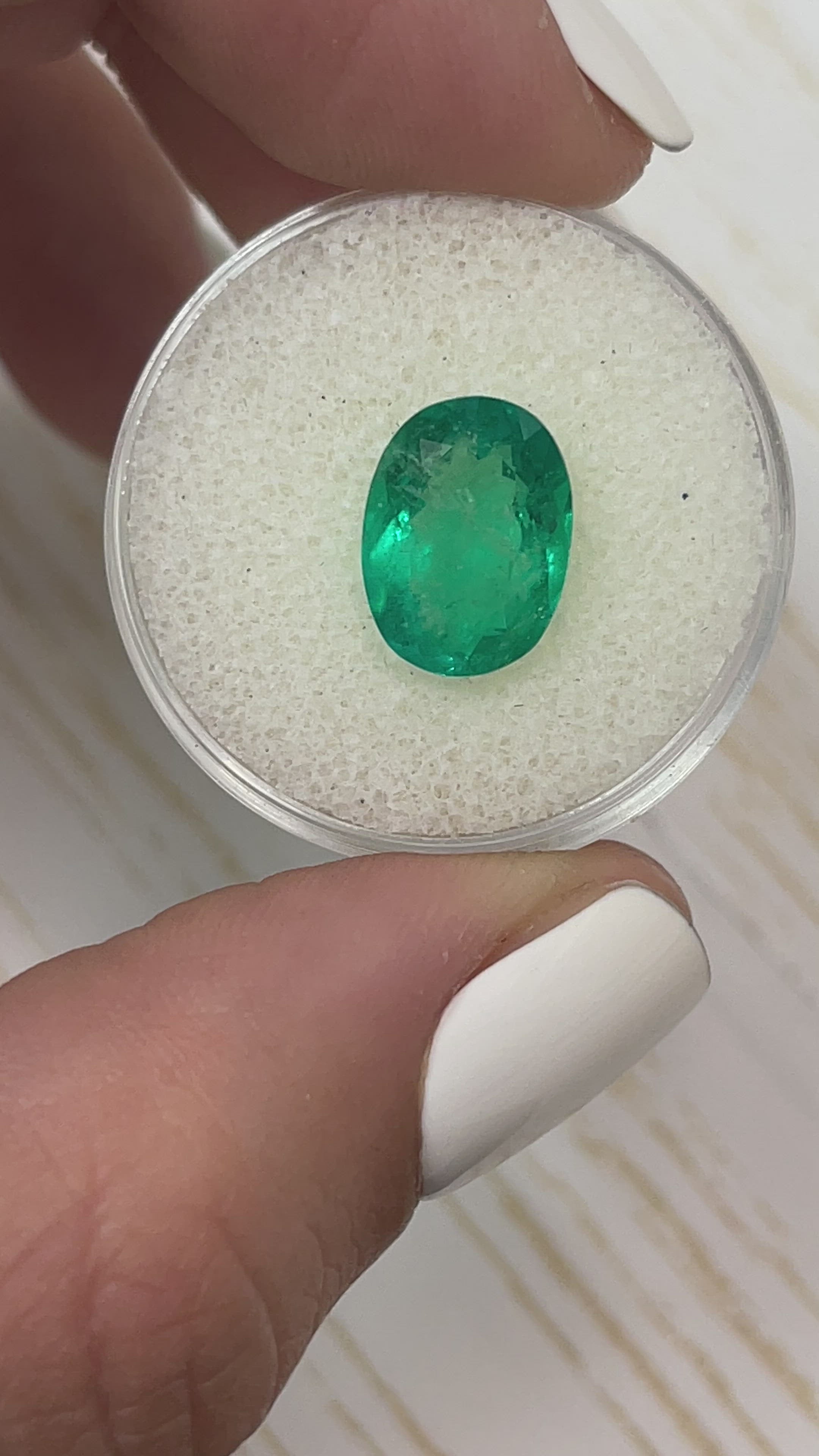 3.51 Carat Fine Green Color Natural Loose Colombian Emerald-Oval Cut