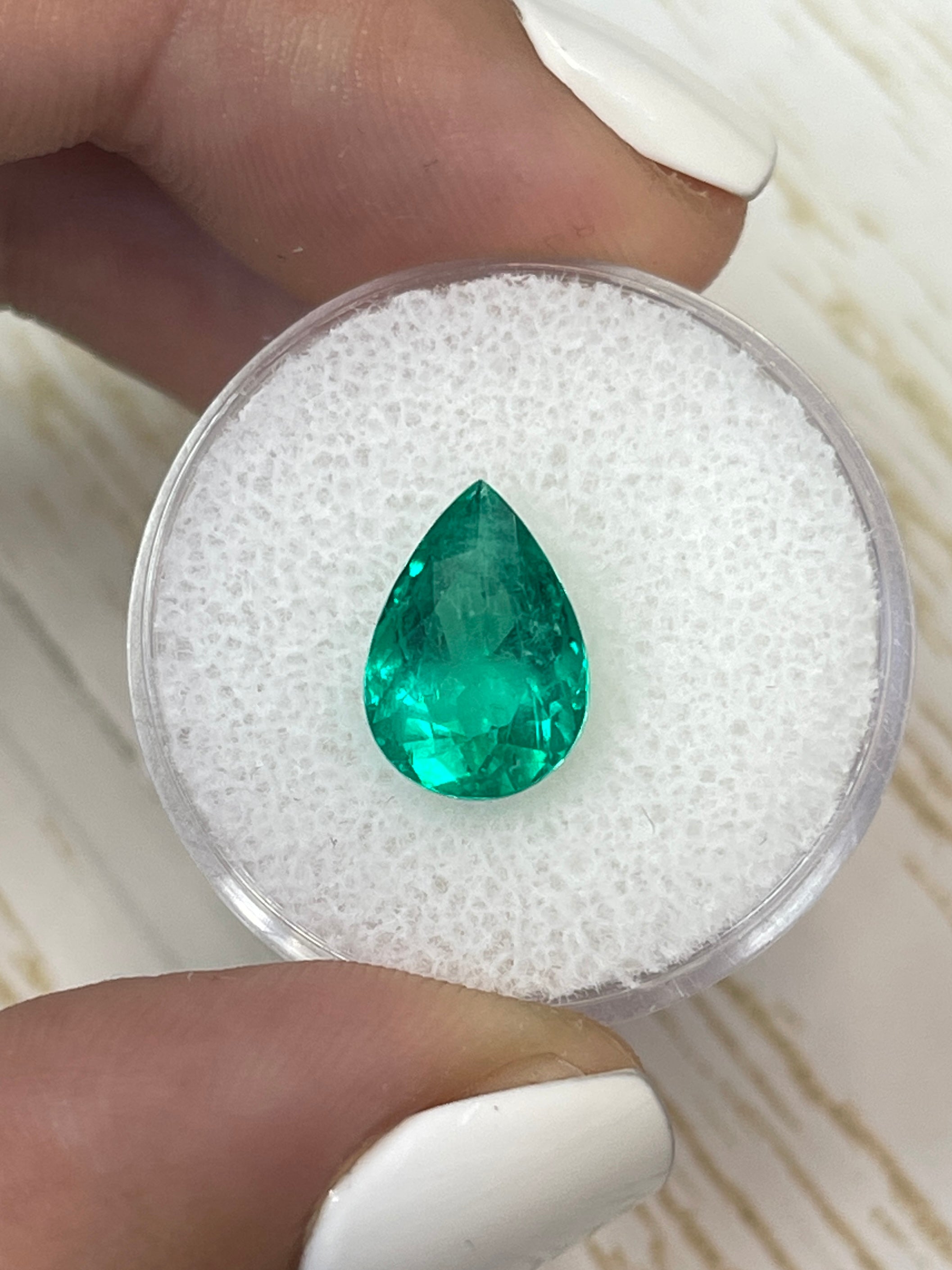 Emerald Gemstone - 3.26 Carat Fine Green Colombian Pear Cut