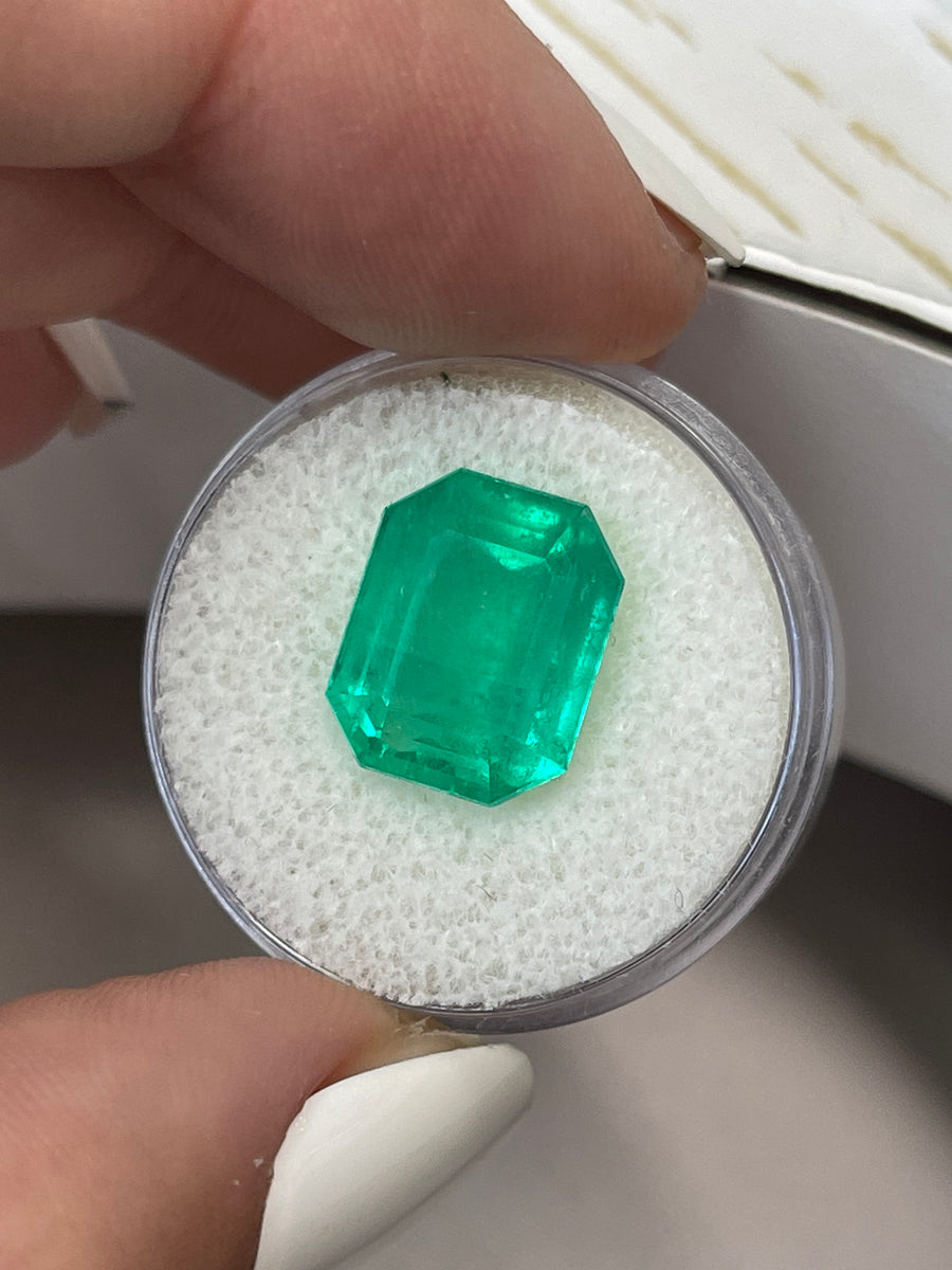 Exceptional 8.46 Carat Loose Colombian Emerald - Classic Emerald Cut