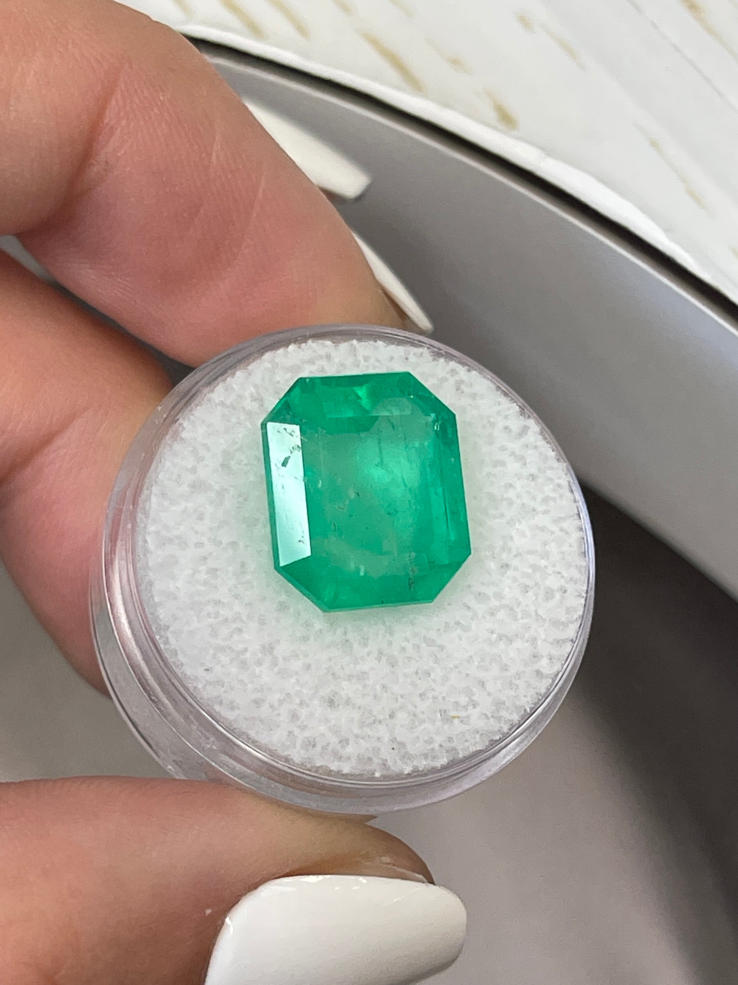 Stunning 9.66 Carat Loose Colombian Emerald - Emerald Cut