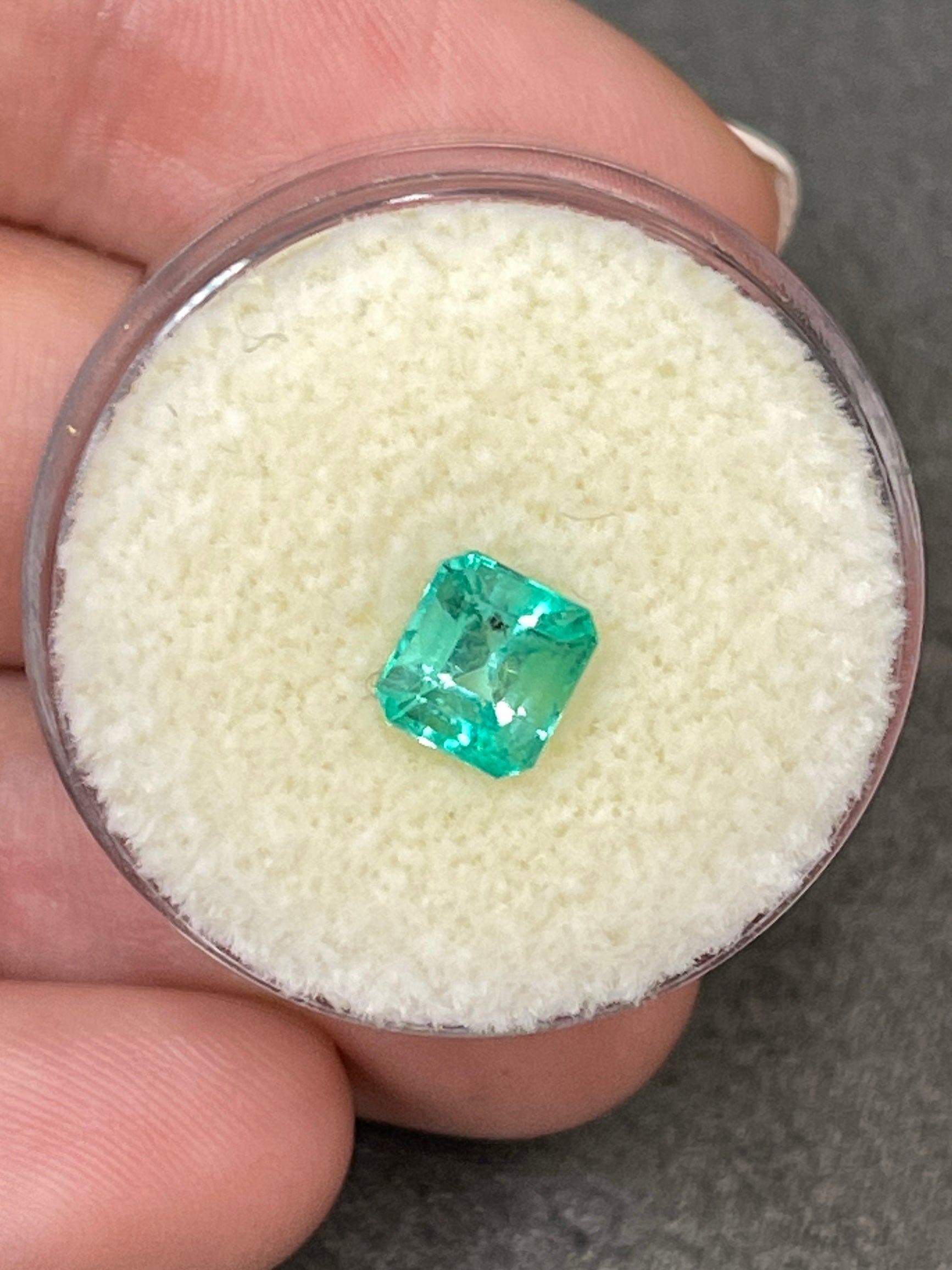 Natural Loose Gemstones Emerald Cut Emerald 6.2x5.8MM