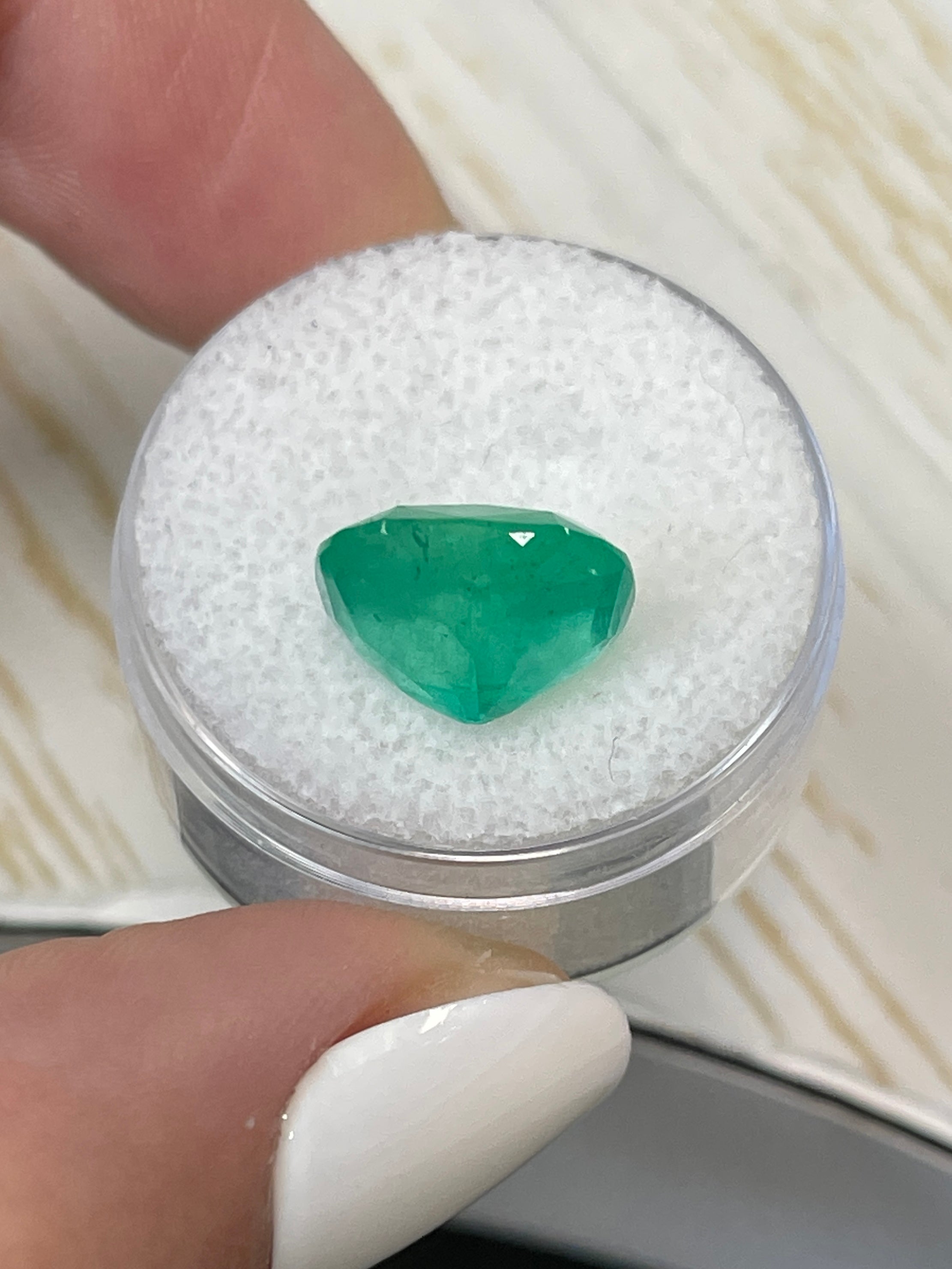 Exquisite 5.69 Carat Colombian Emerald - Cushion Shaped, Bluish Green Beauty