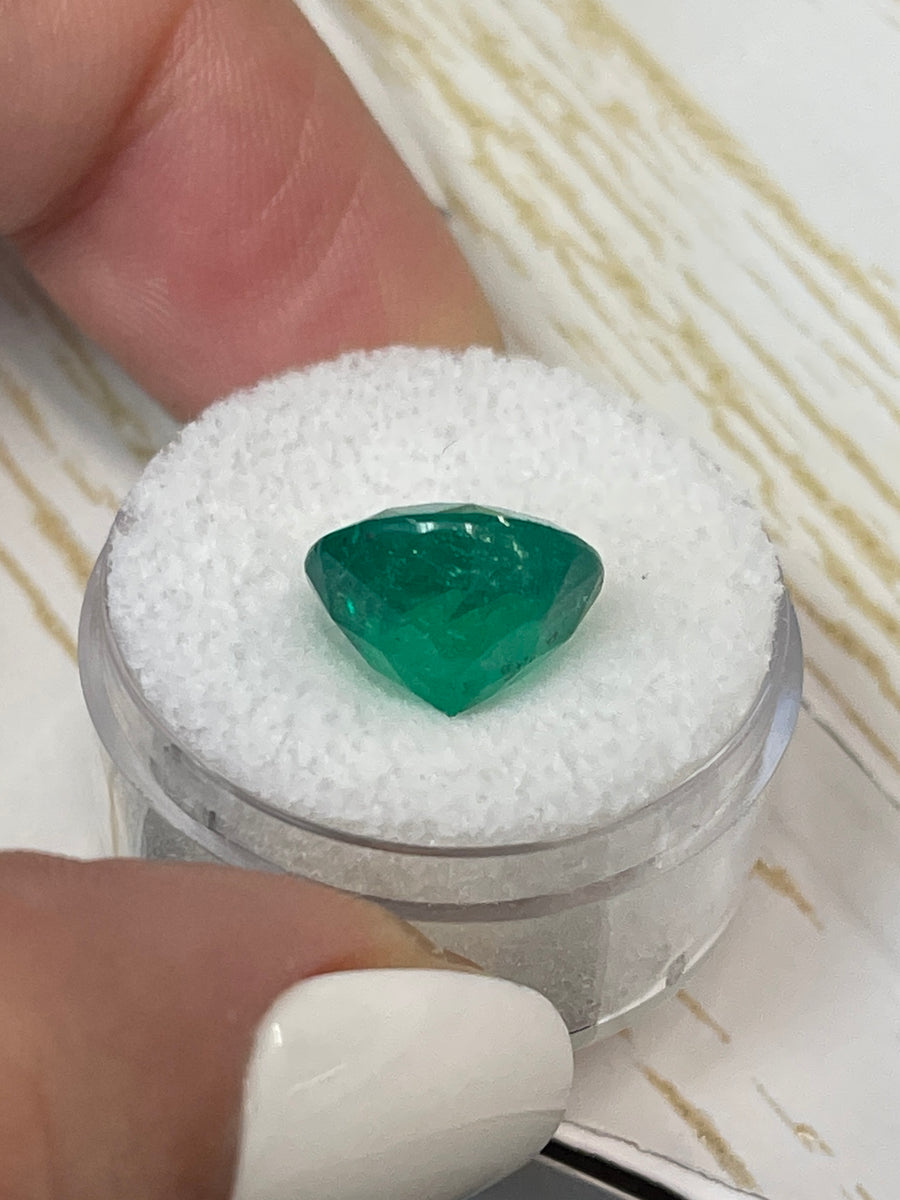 Rare Round Colombian Emerald: 6.16 Carats, 12x12mm Size, Natural Green Beauty